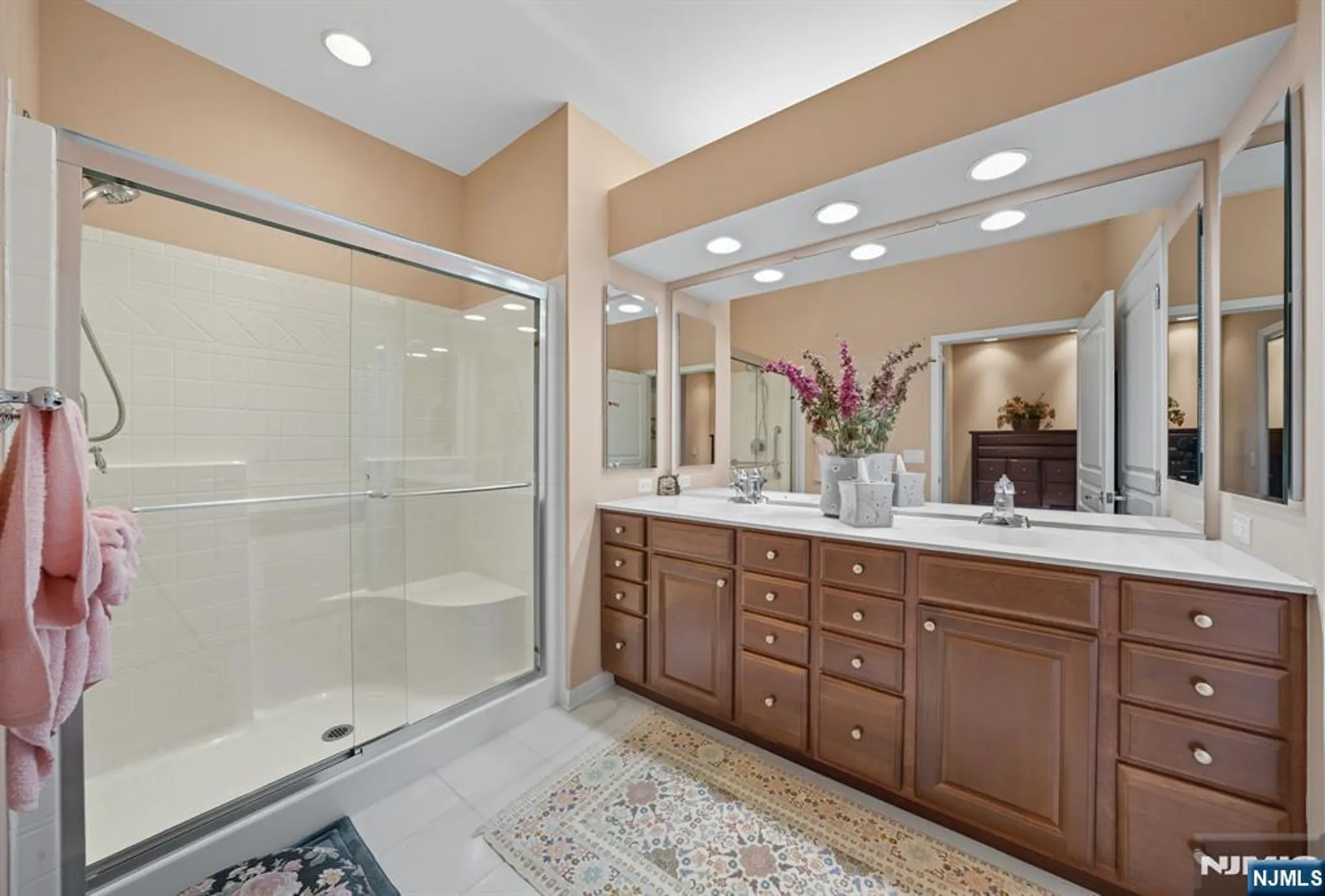 Property Slideshow image 23 of 50 | 4319 warrens way deeded garage, Wanaque, NJ, 07465