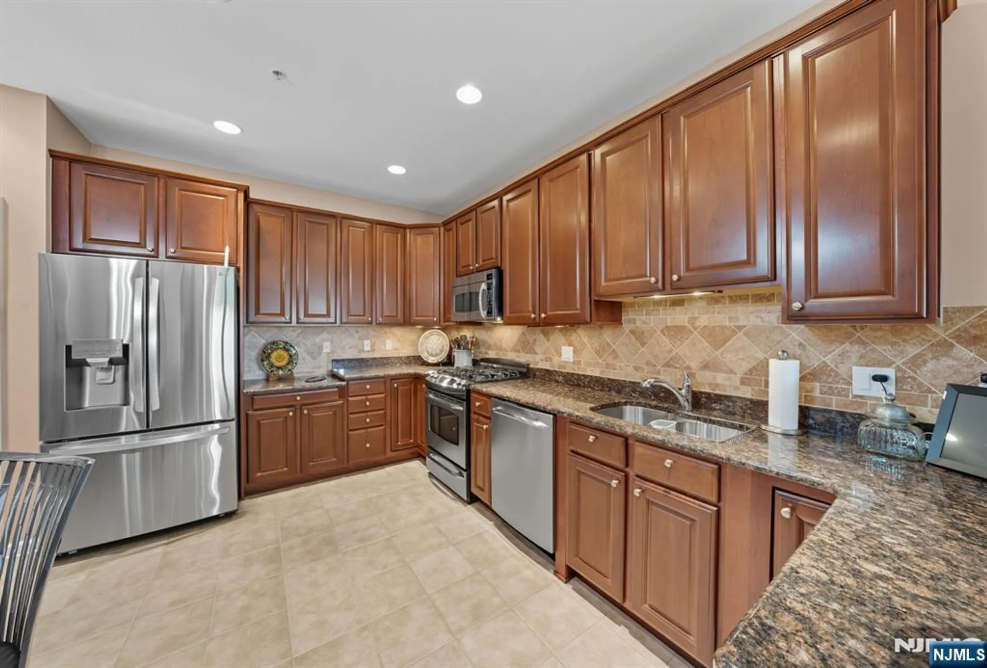 Property Slideshow image 29 of 50 | 4319 warrens way deeded garage, Wanaque, NJ, 07465