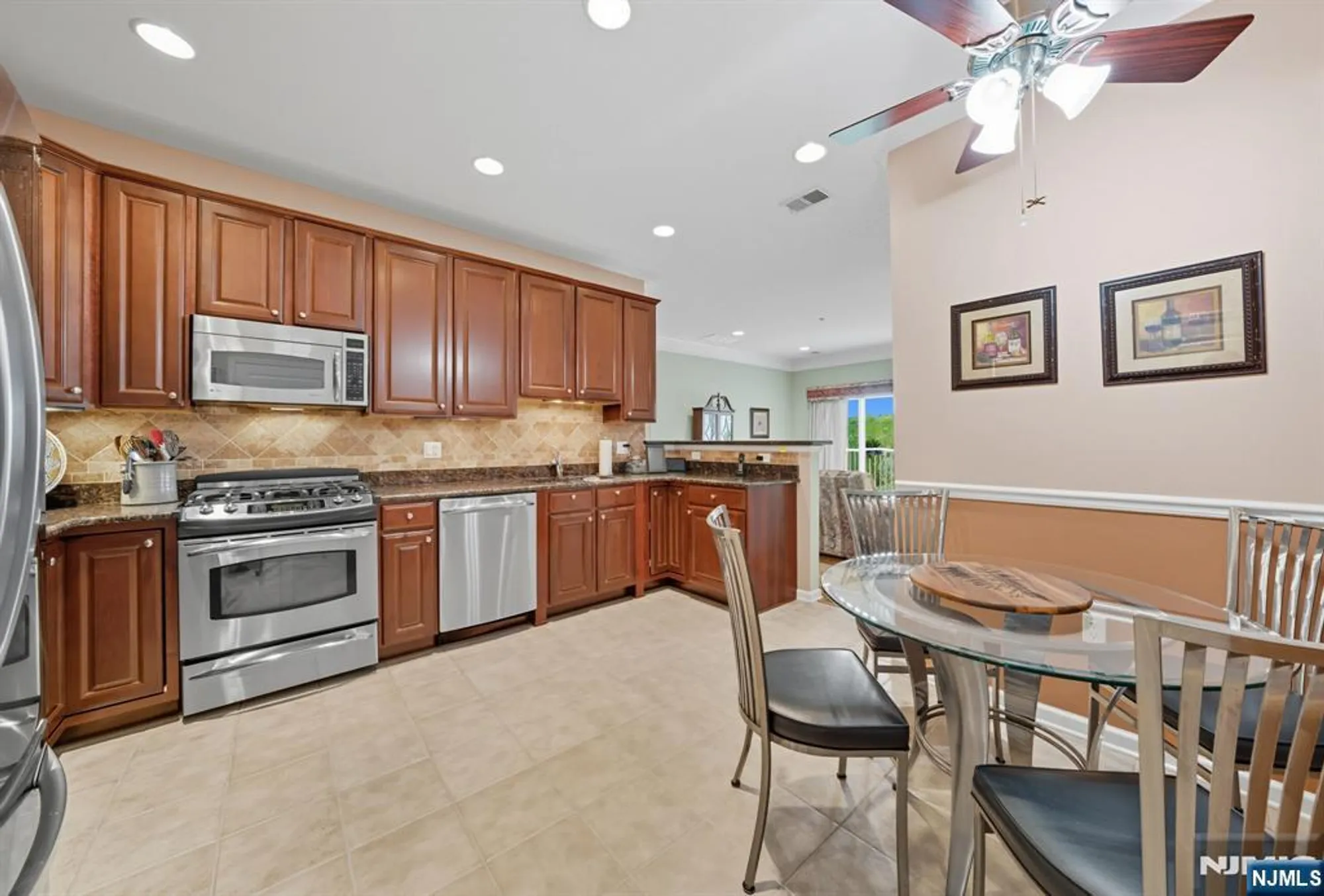 Property Slideshow image 33 of 50 | 4319 warrens way deeded garage, Wanaque, NJ, 07465