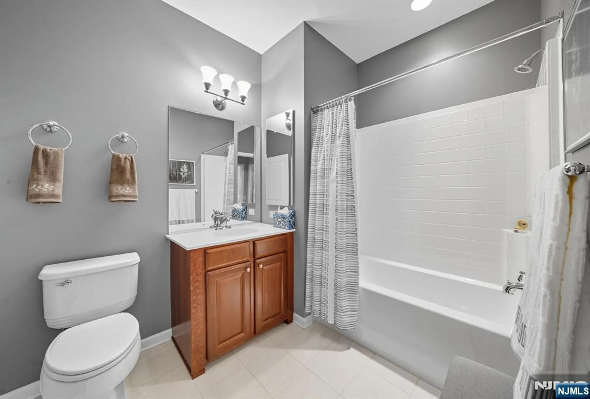 Property Slideshow image 34 of 50 | 4319 warrens way deeded garage, Wanaque, NJ, 07465