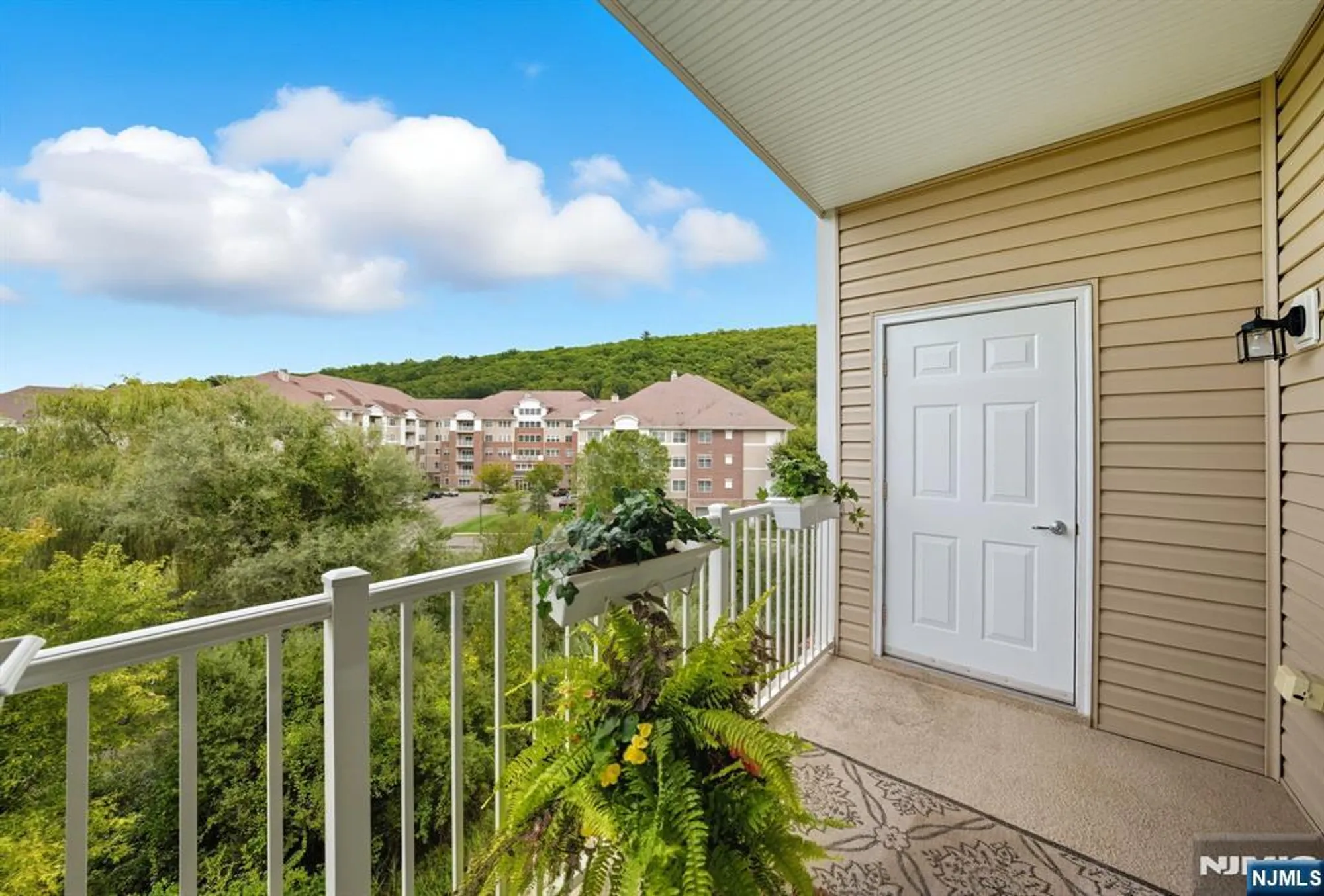 Property Slideshow image 9 of 50 | 4319 warrens way deeded garage, Wanaque, NJ, 07465