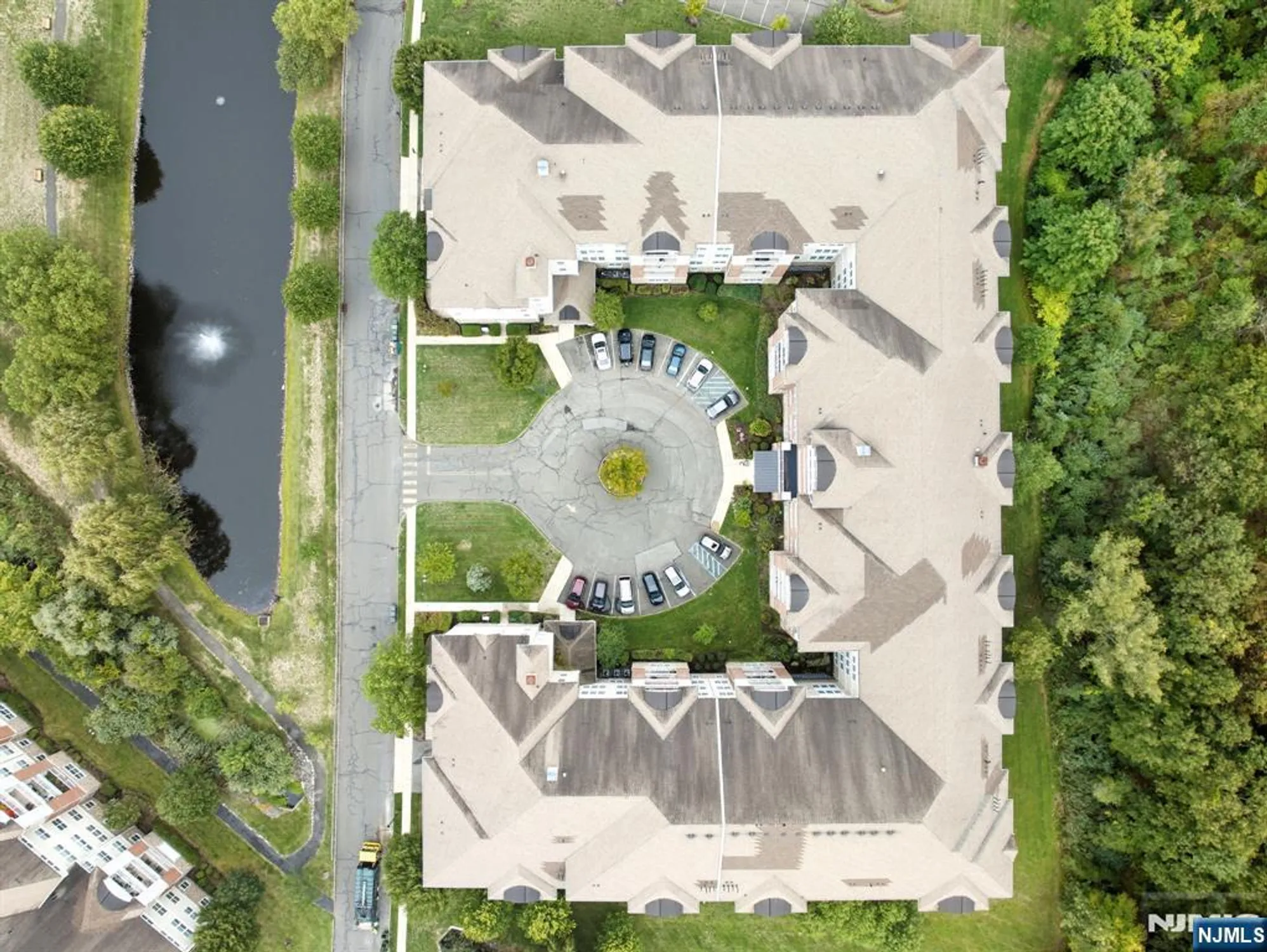 Property Slideshow image 10 of 50 | 4319 warrens way deeded garage, Wanaque, NJ, 07465