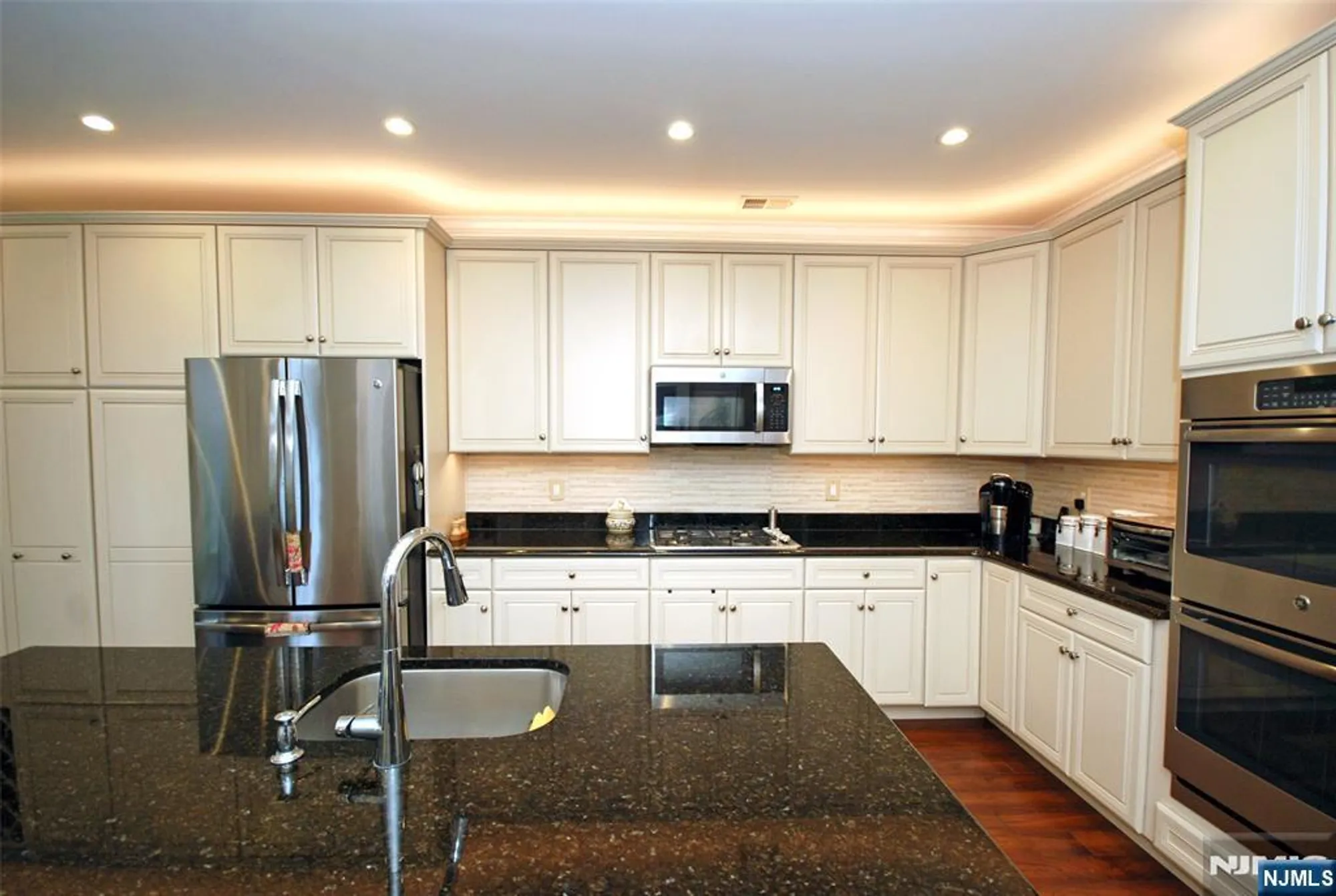 Property Slideshow image 7 of 39 | 5 granite rd unit d2, Woodland Park, NJ, 07424