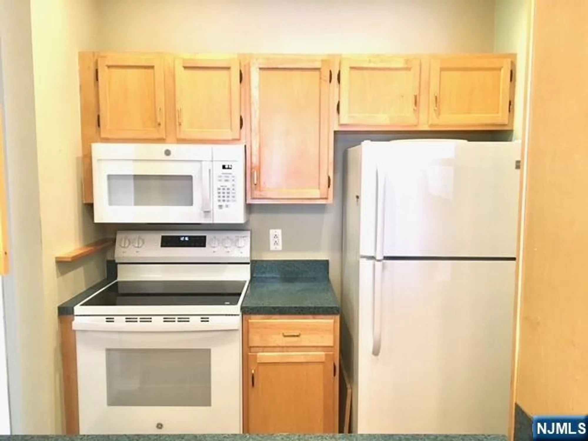 Property Slideshow image 3 of 11 | 4 richmond rd 112, West Milford, NJ, 07480