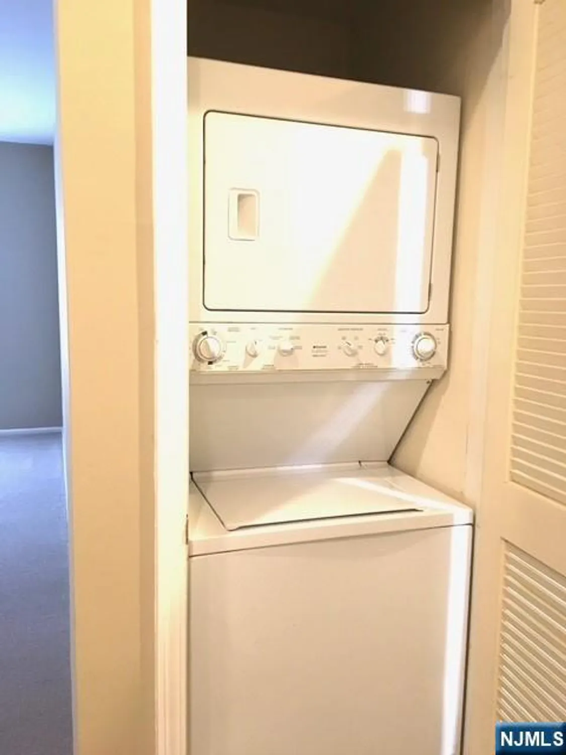 Property Slideshow image 8 of 11 | 4 richmond rd 112, West Milford, NJ, 07480