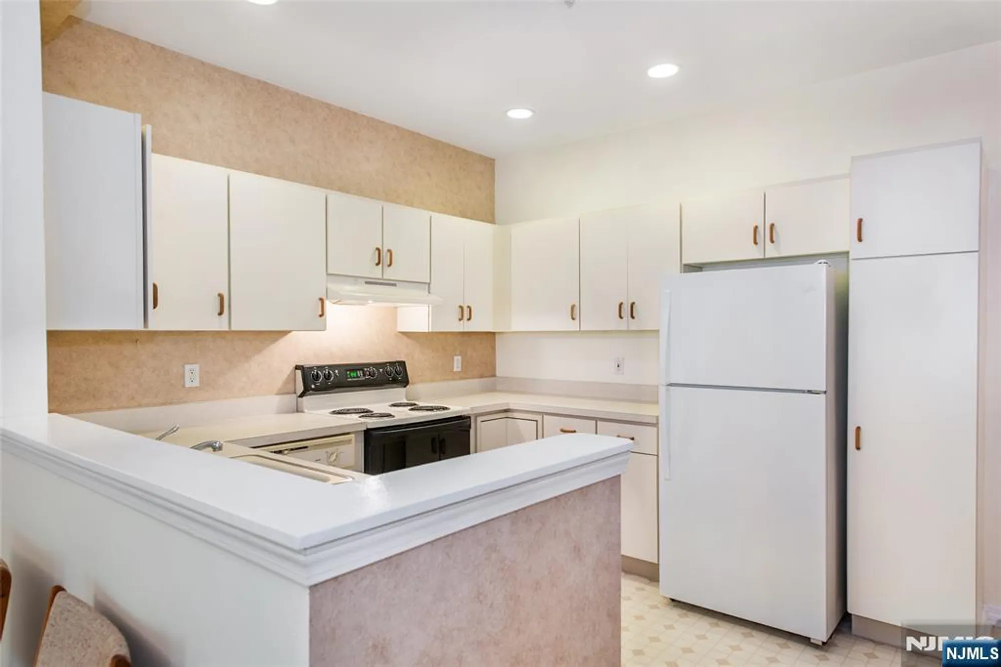 Property Slideshow image 11 of 29 | 7311 richmond rd # 311, West Milford, NJ, 07480