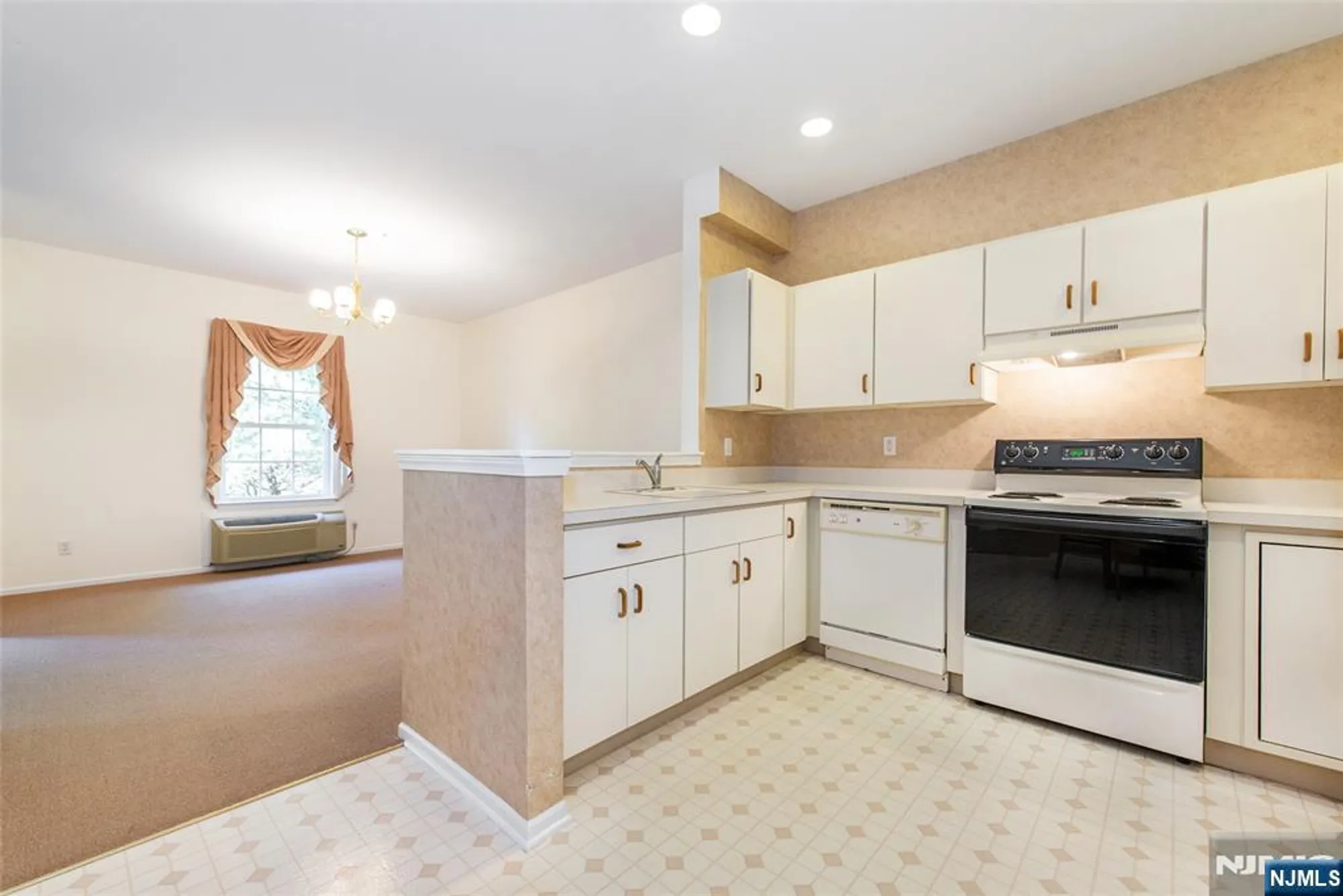 Property Slideshow image 13 of 29 | 7311 richmond rd # 311, West Milford, NJ, 07480