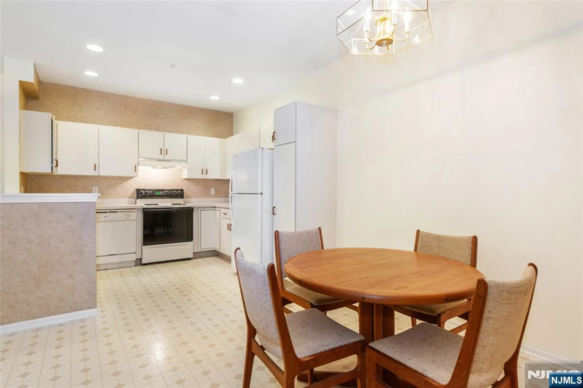 Property Slideshow image 16 of 29 | 7311 richmond rd # 311, West Milford, NJ, 07480