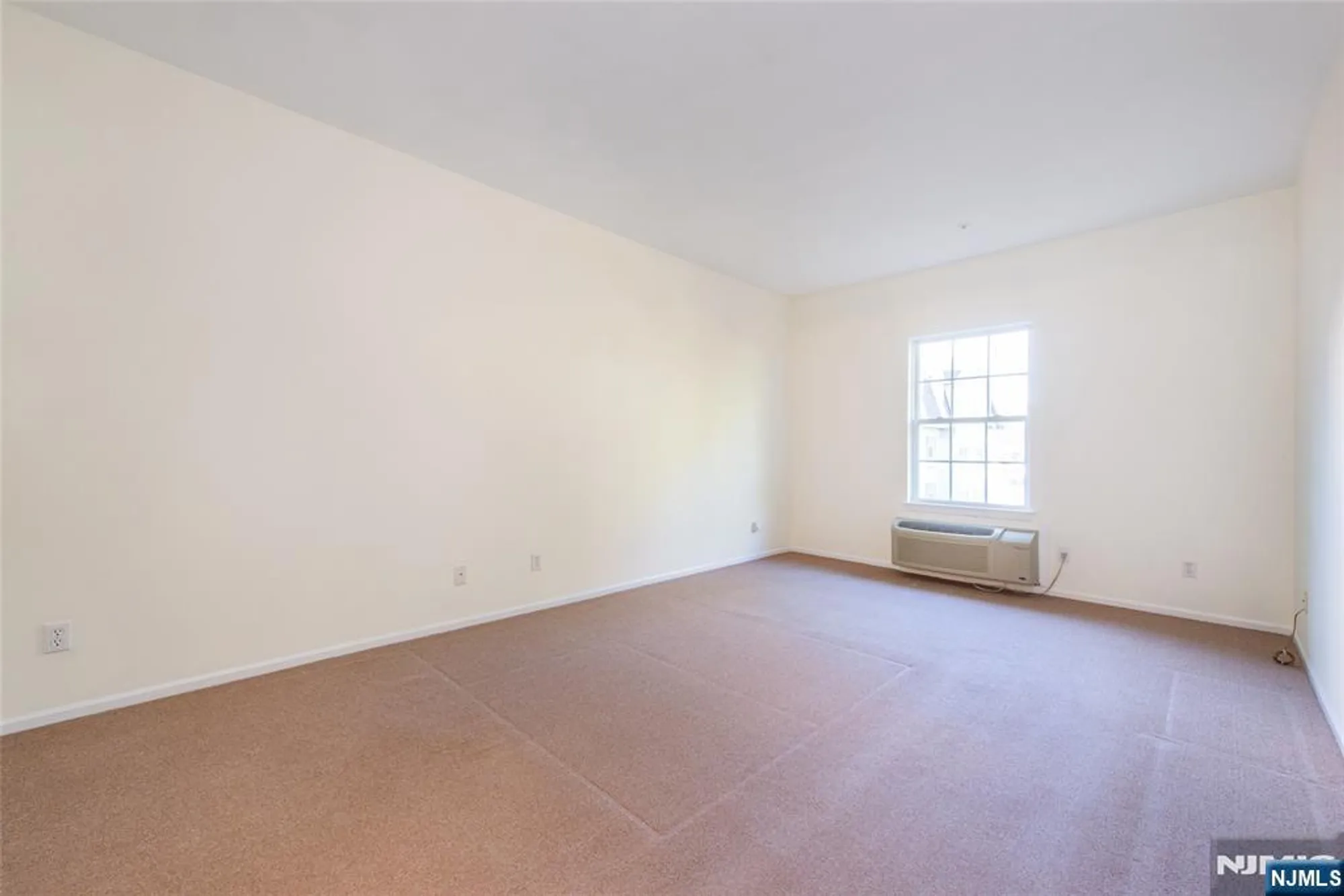 Property Slideshow image 21 of 29 | 7311 richmond rd # 311, West Milford, NJ, 07480