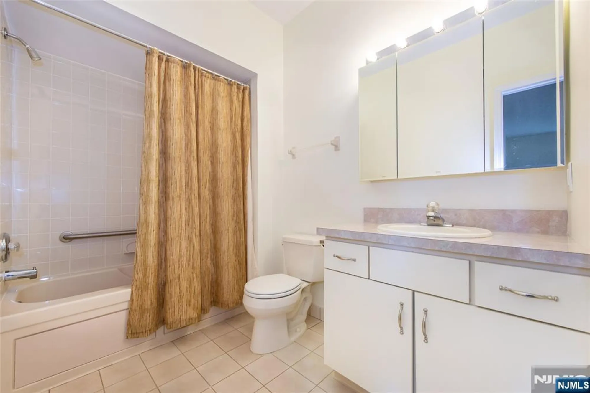 Property Slideshow image 26 of 29 | 7311 richmond rd # 311, West Milford, NJ, 07480