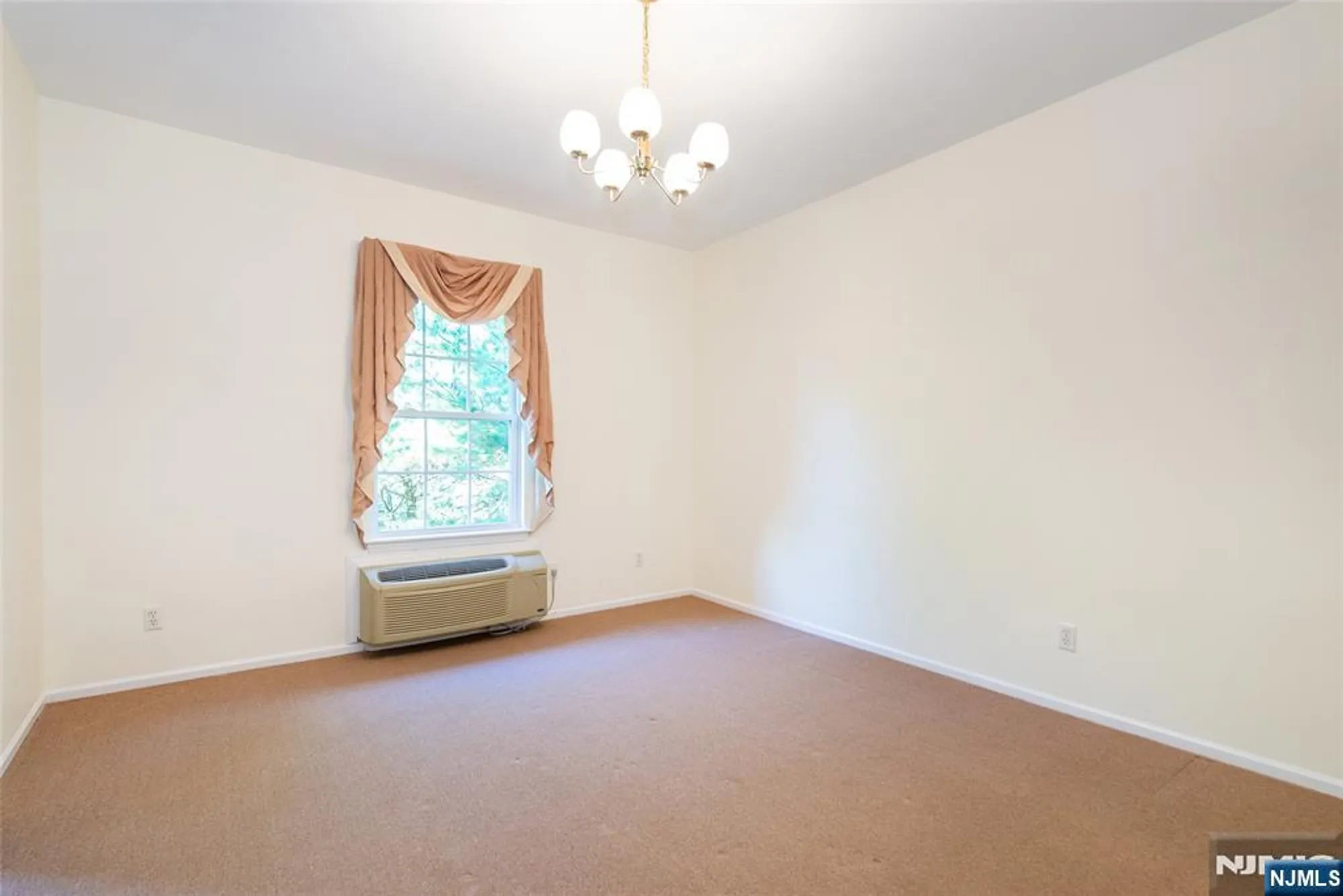 Property Slideshow image 6 of 29 | 7311 richmond rd # 311, West Milford, NJ, 07480