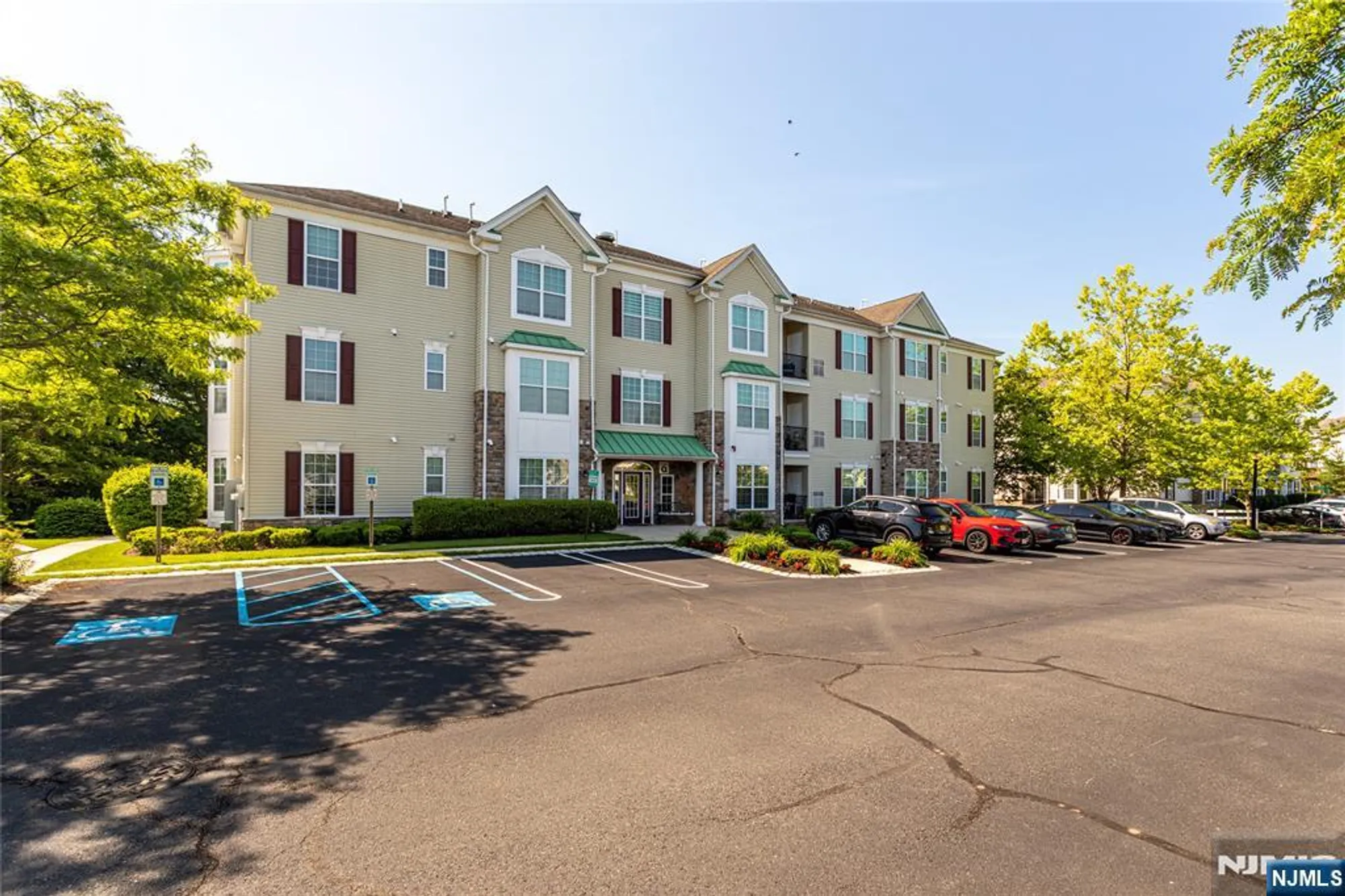 Property Slideshow image 1 of 38 | 40 azalea dr 3517, Old Bridge, NJ, 08857