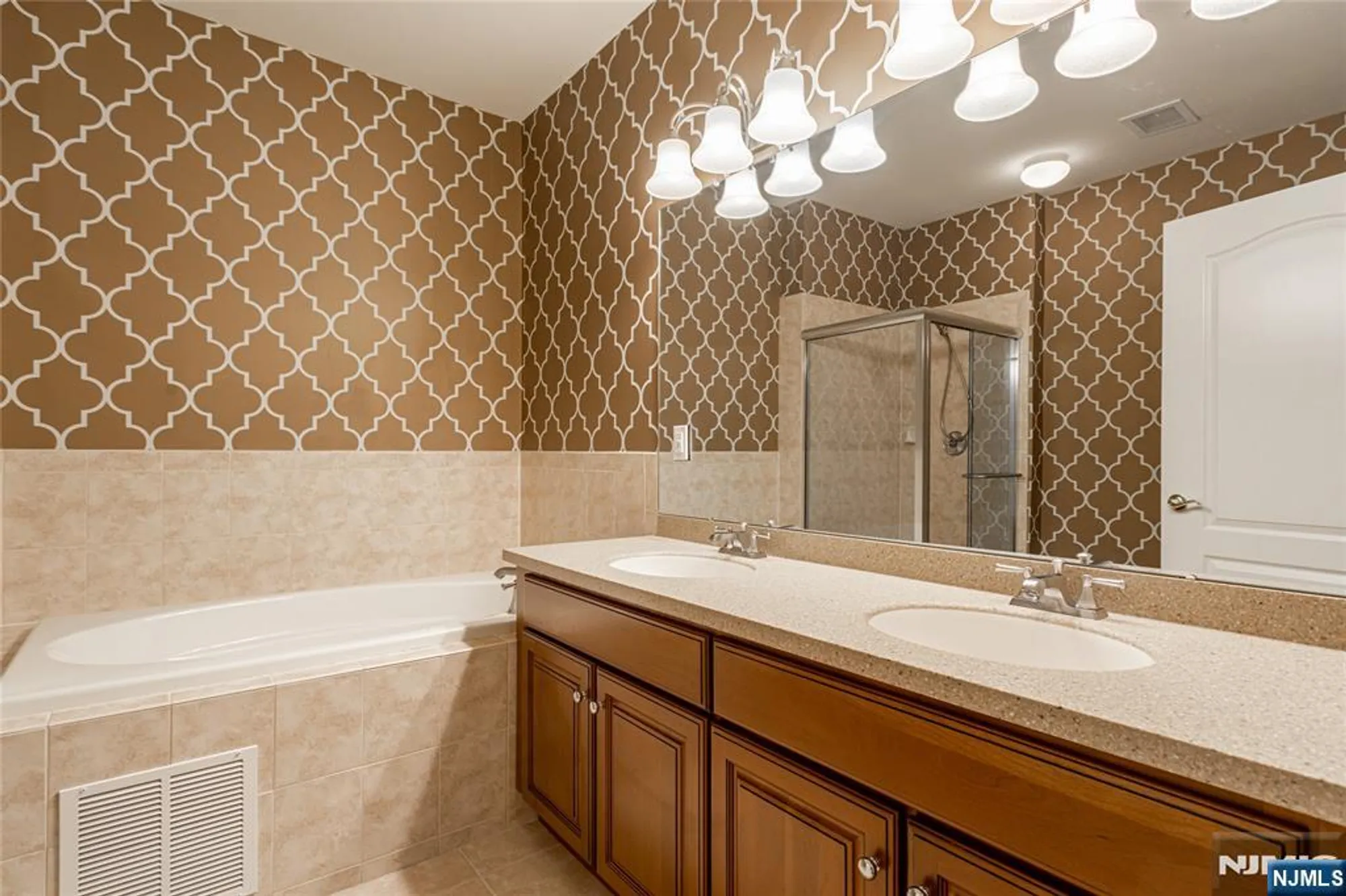 Property Slideshow image 22 of 38 | 40 azalea dr 3517, Old Bridge, NJ, 08857