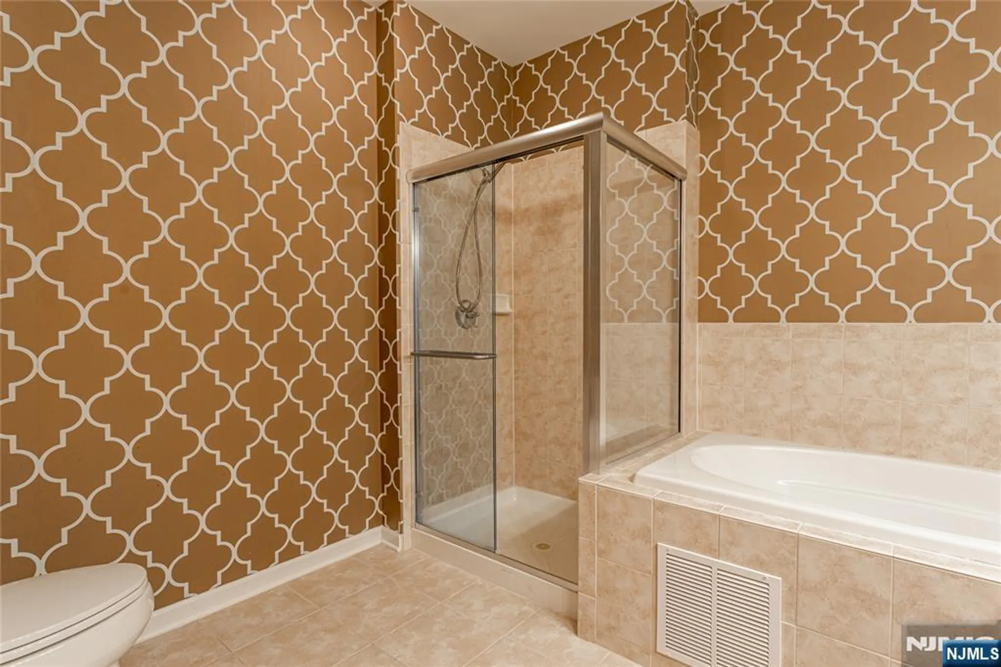 Property Slideshow image 24 of 38 | 40 azalea dr 3517, Old Bridge, NJ, 08857