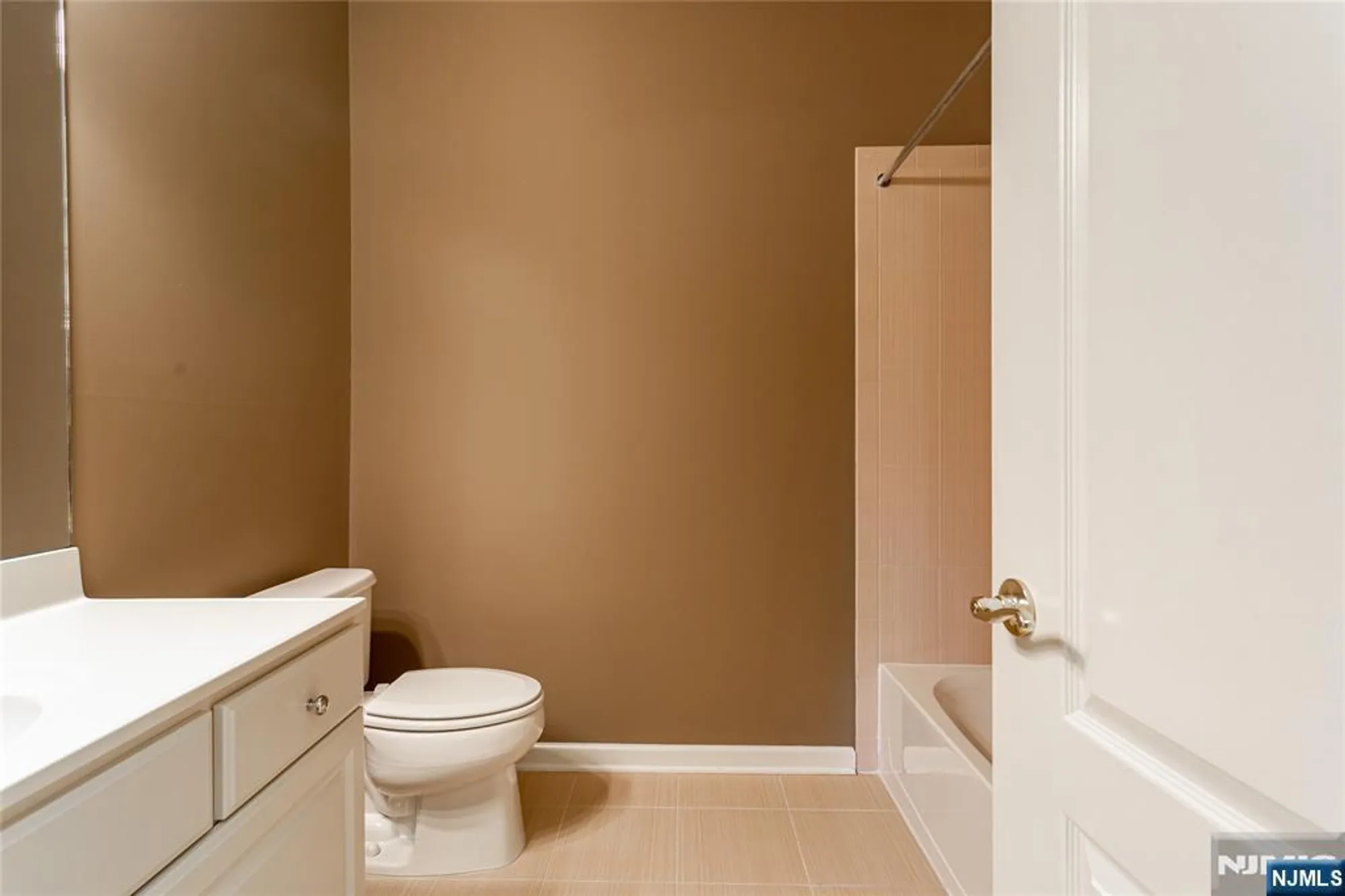 Property Slideshow image 30 of 38 | 40 azalea dr 3517, Old Bridge, NJ, 08857