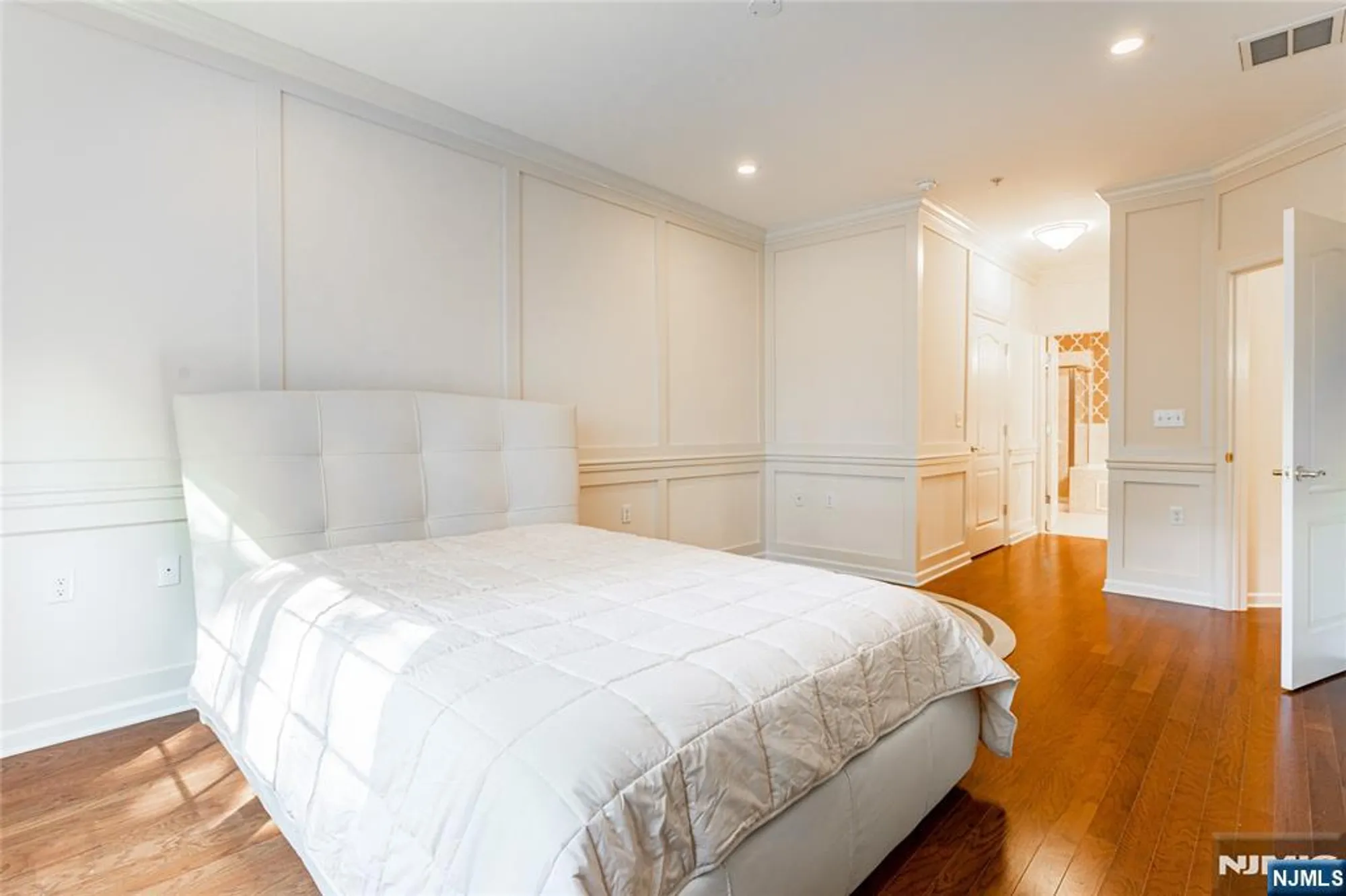 Property Slideshow image 31 of 38 | 40 azalea dr 3517, Old Bridge, NJ, 08857