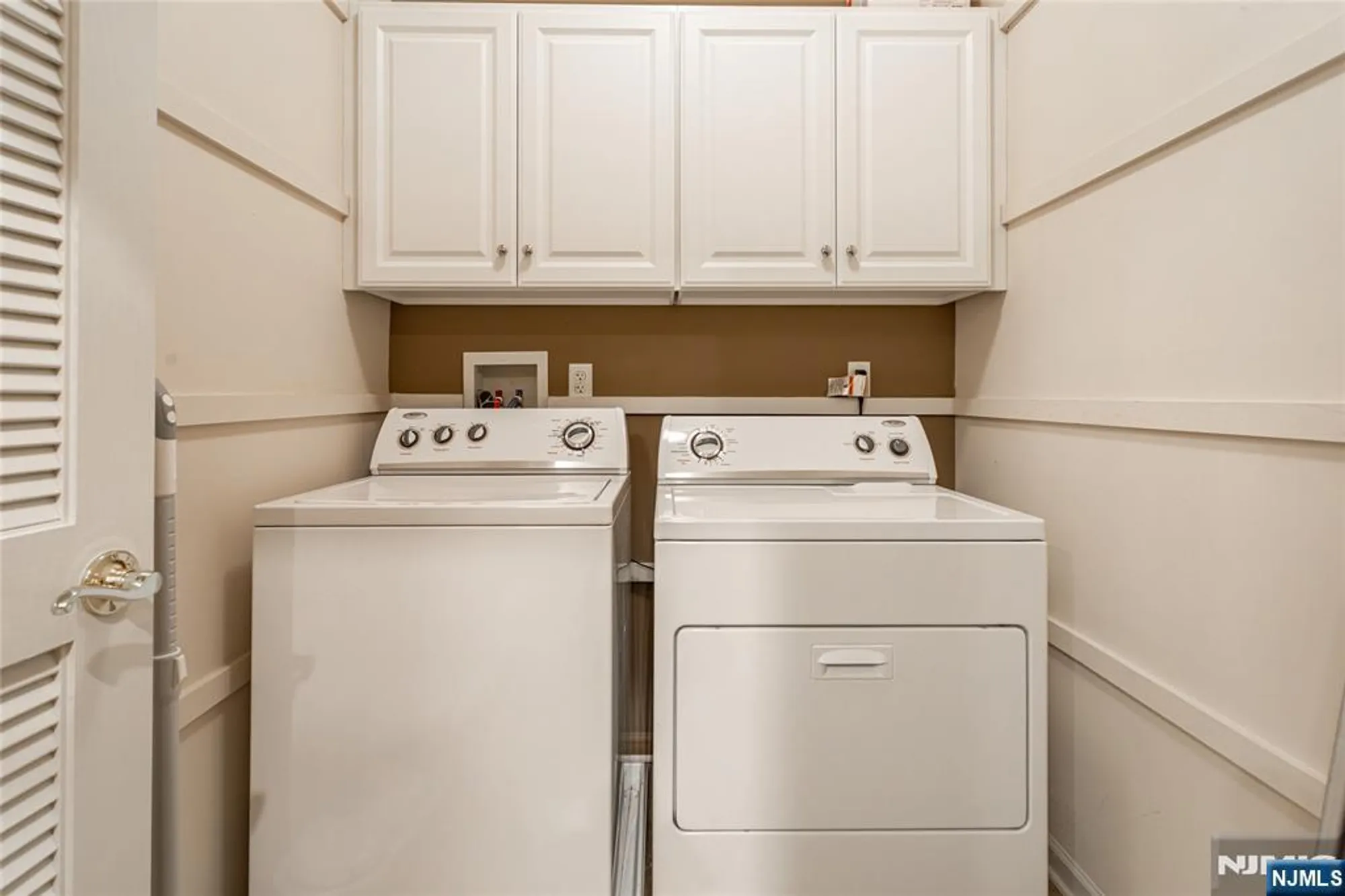 Property Slideshow image 33 of 38 | 40 azalea dr 3517, Old Bridge, NJ, 08857