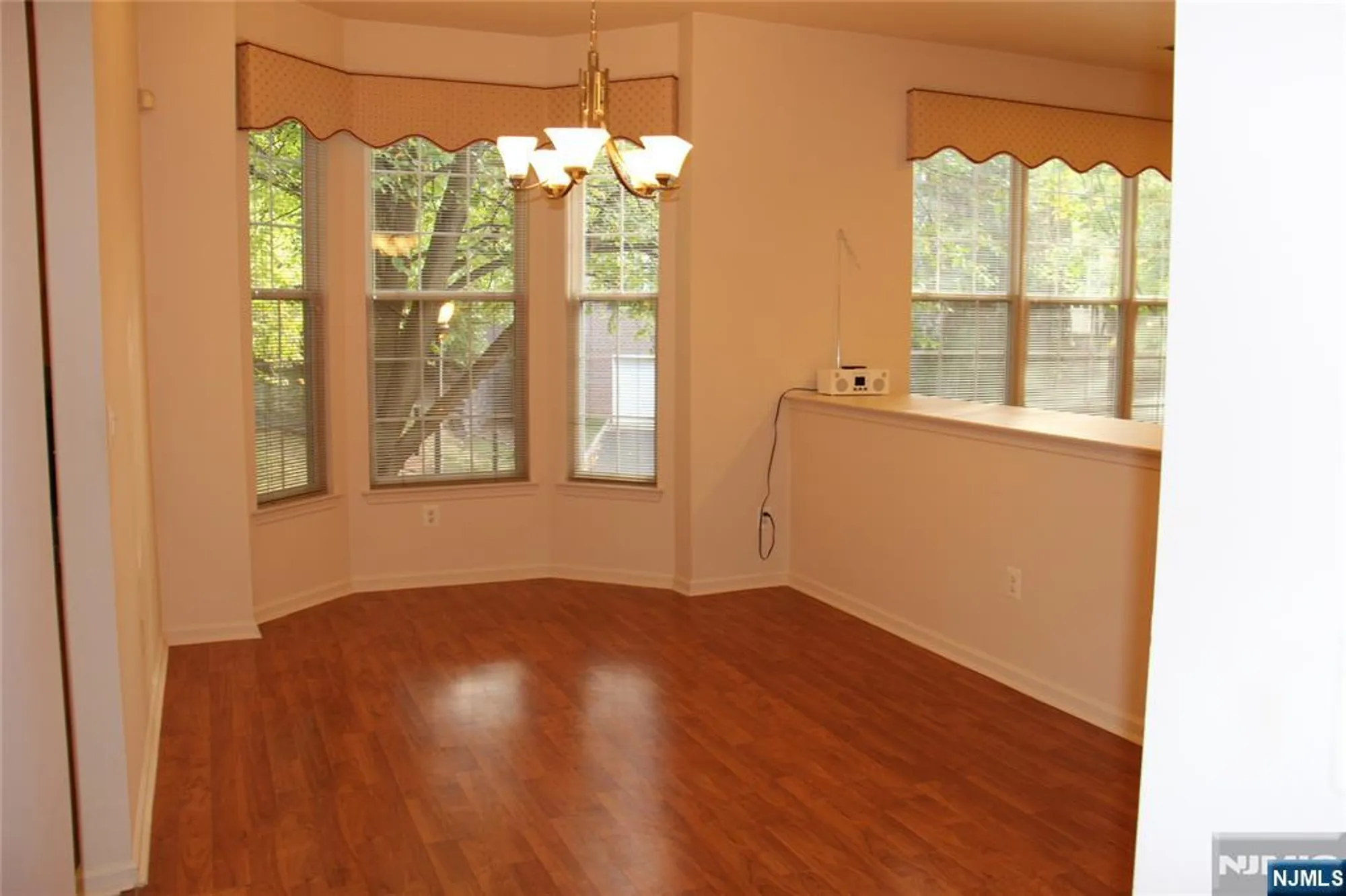 Property Slideshow image 11 of 40 | 705 four seasons dr, Wayne, NJ, 07470