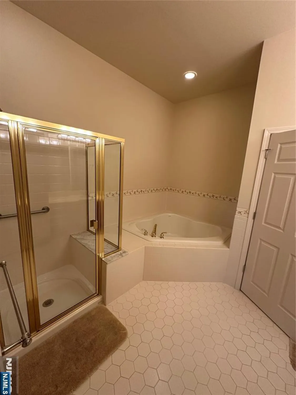 Property Slideshow image 20 of 40 | 705 four seasons dr, Wayne, NJ, 07470