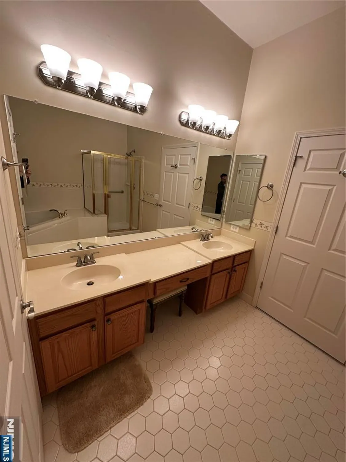 Property Slideshow image 21 of 40 | 705 four seasons dr, Wayne, NJ, 07470