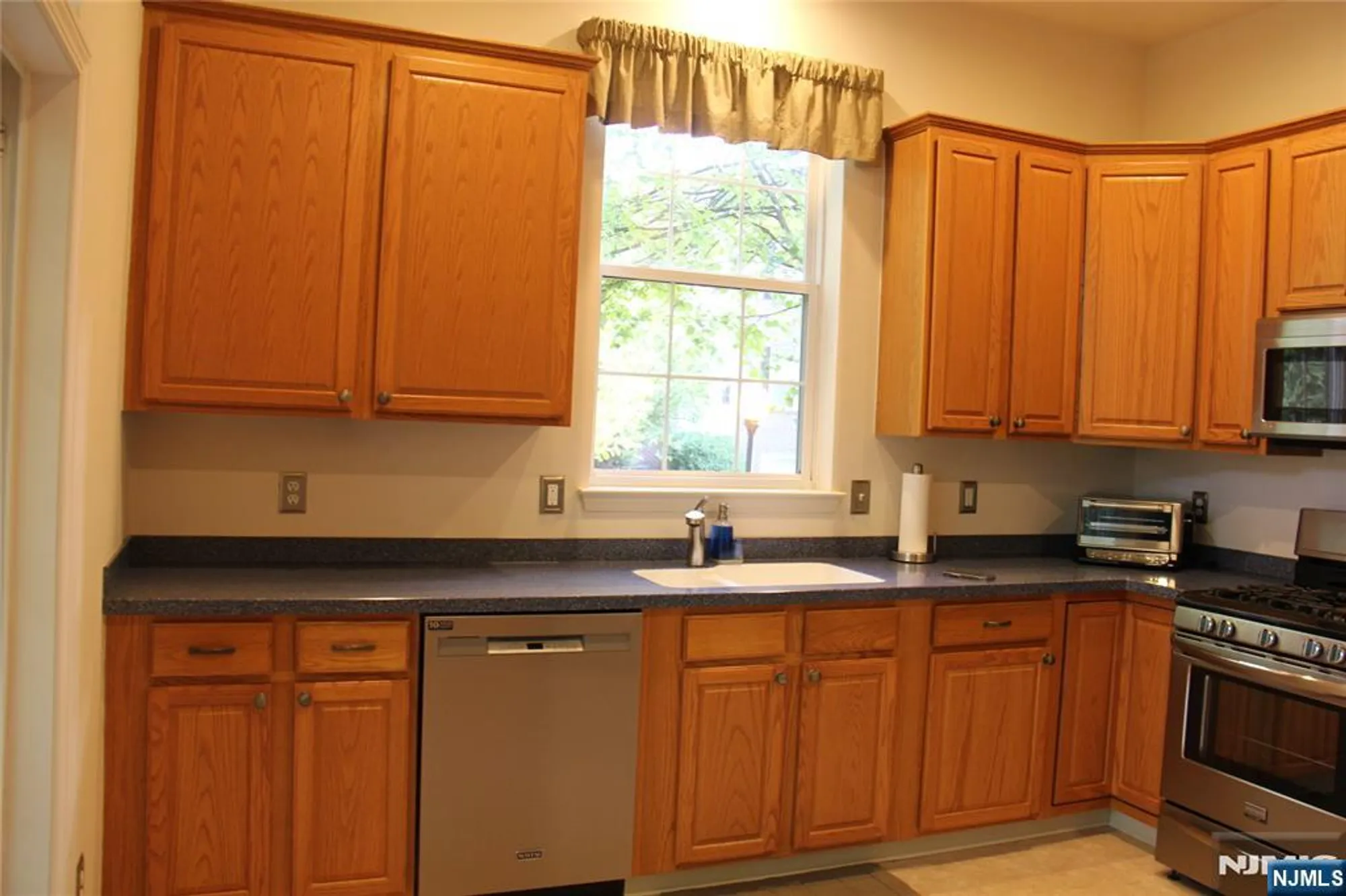 Property Slideshow image 24 of 40 | 705 four seasons dr, Wayne, NJ, 07470