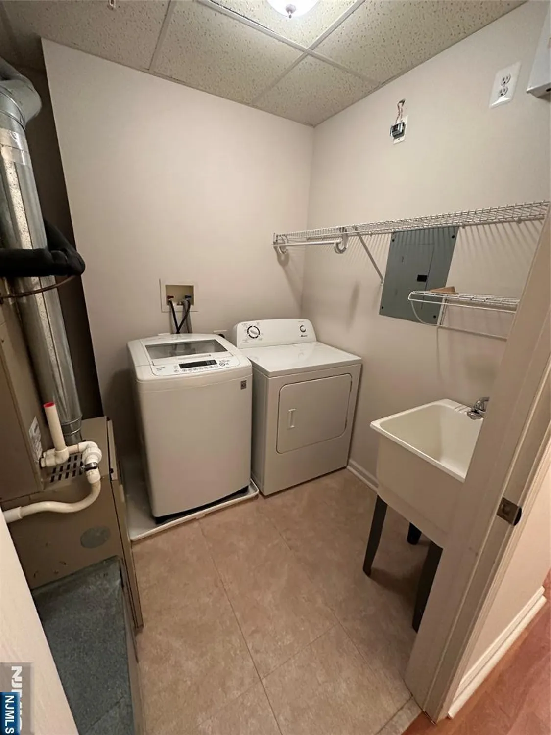 Property Slideshow image 27 of 40 | 705 four seasons dr, Wayne, NJ, 07470