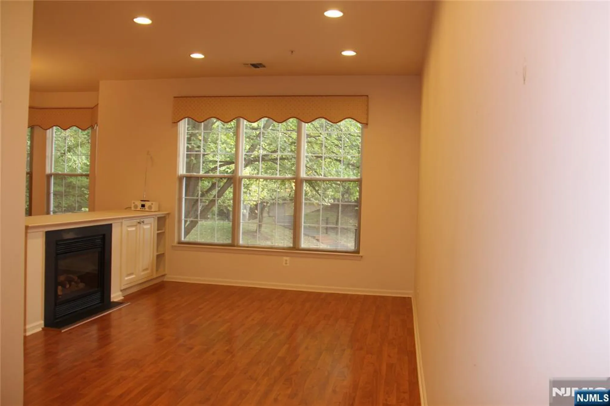 Property Slideshow image 6 of 40 | 705 four seasons dr, Wayne, NJ, 07470