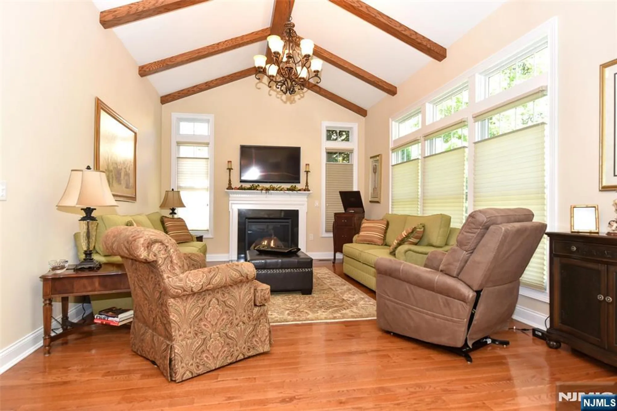 Property Slideshow image 11 of 38 | 45 windsor ln, Ramsey, NJ, 07446
