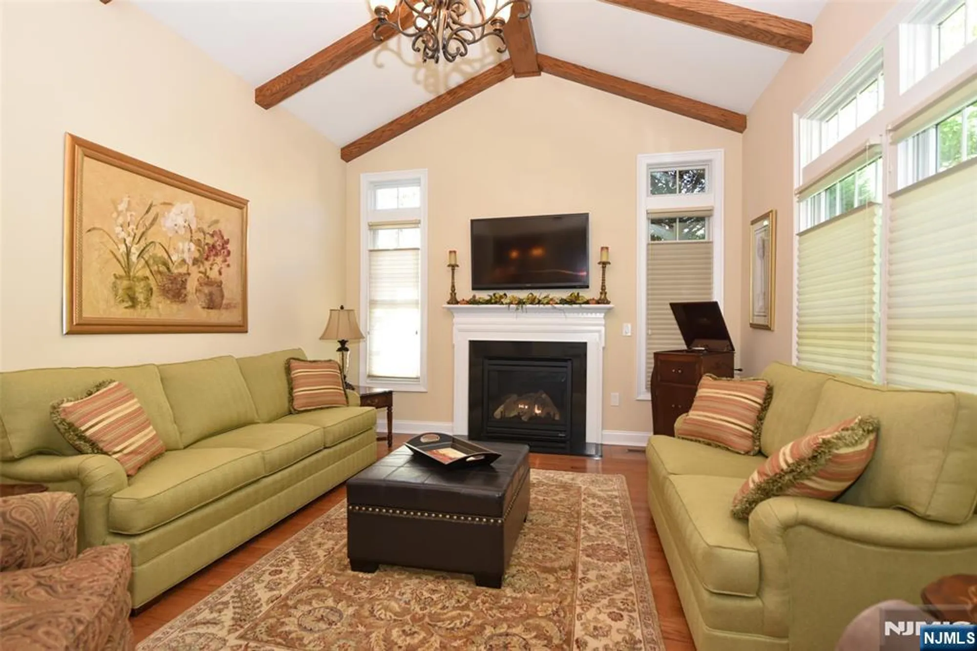 Property Slideshow image 12 of 38 | 45 windsor ln, Ramsey, NJ, 07446