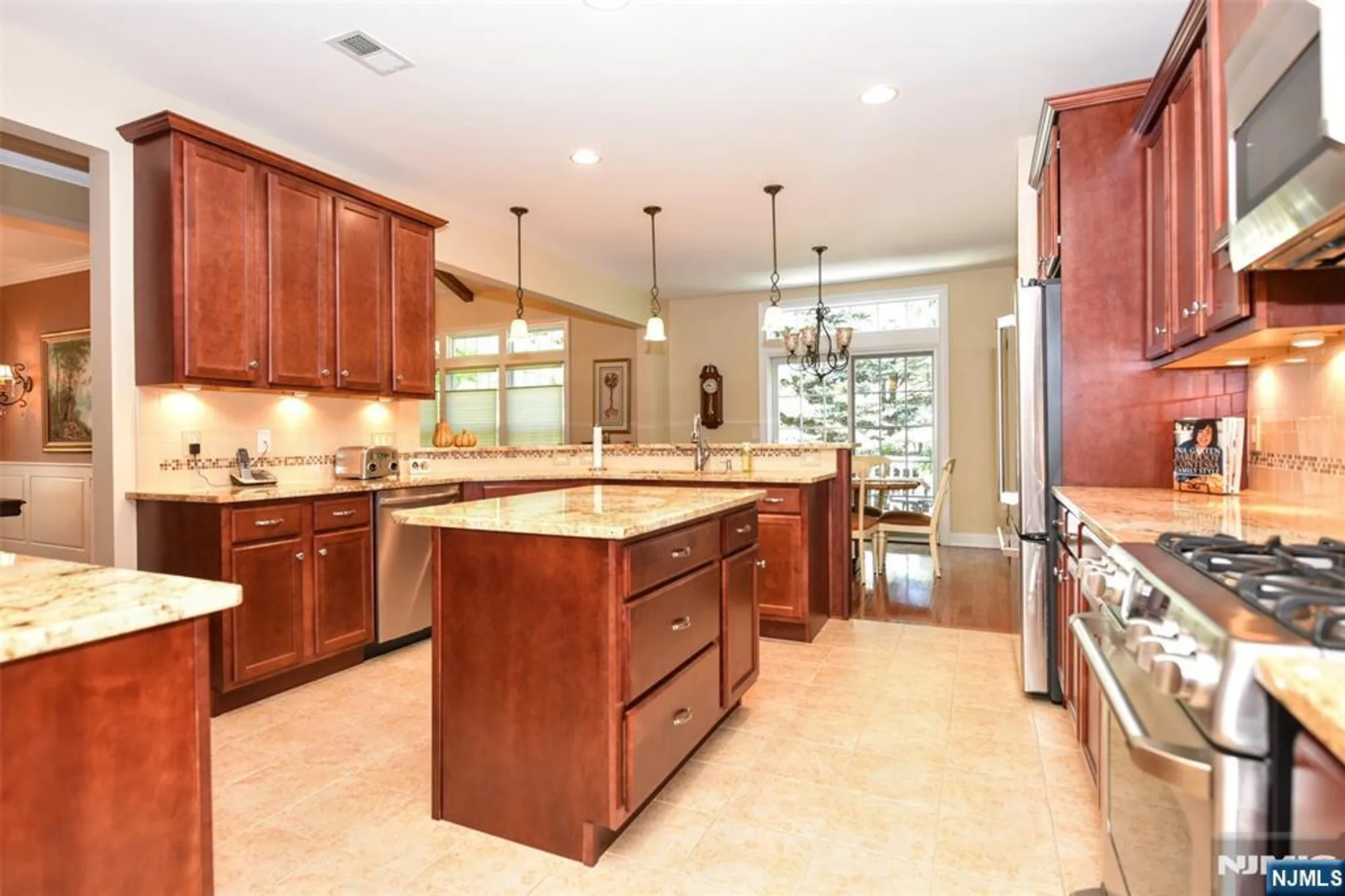 Property Slideshow image 17 of 38 | 45 windsor ln, Ramsey, NJ, 07446