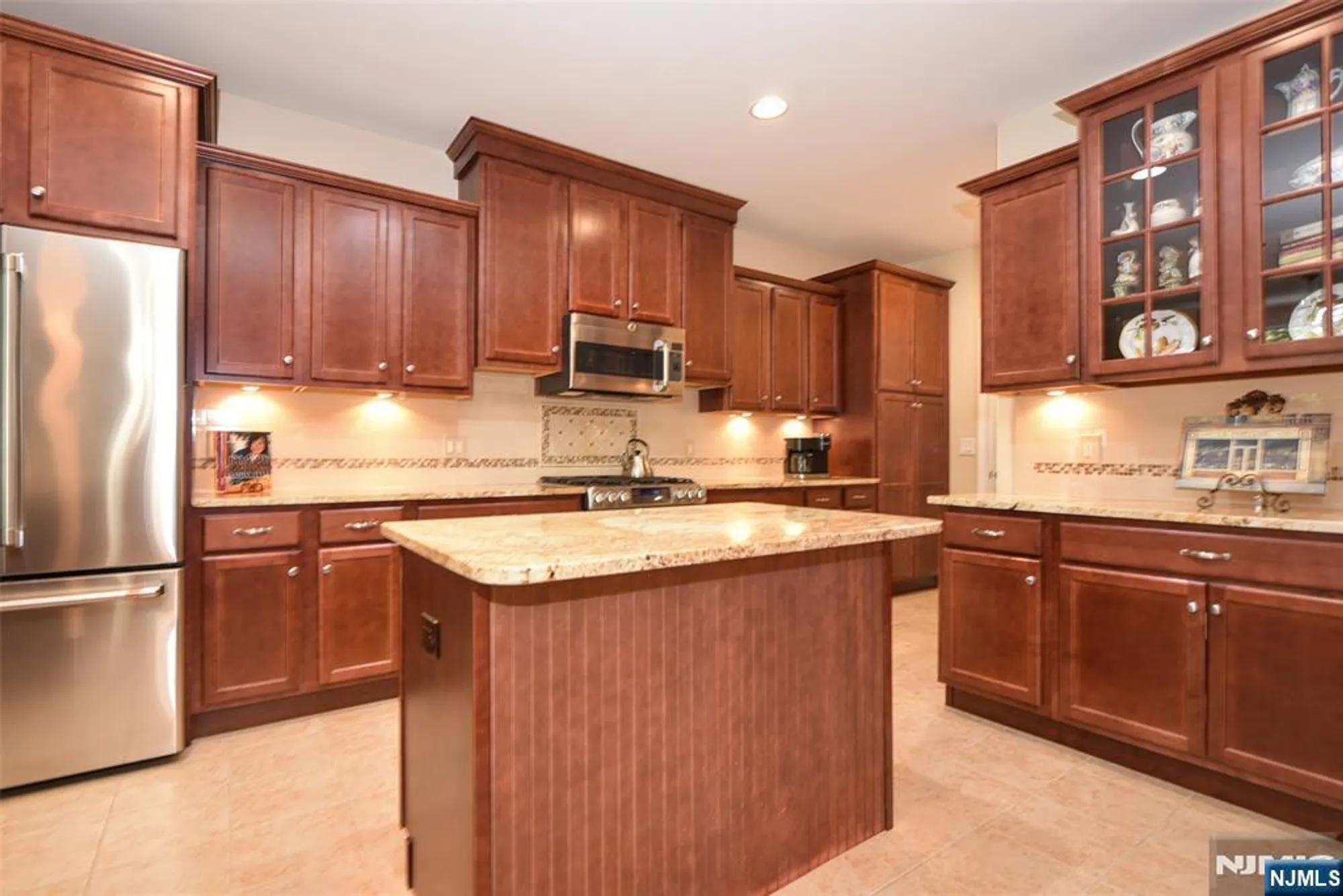 Property Slideshow image 19 of 38 | 45 windsor ln, Ramsey, NJ, 07446