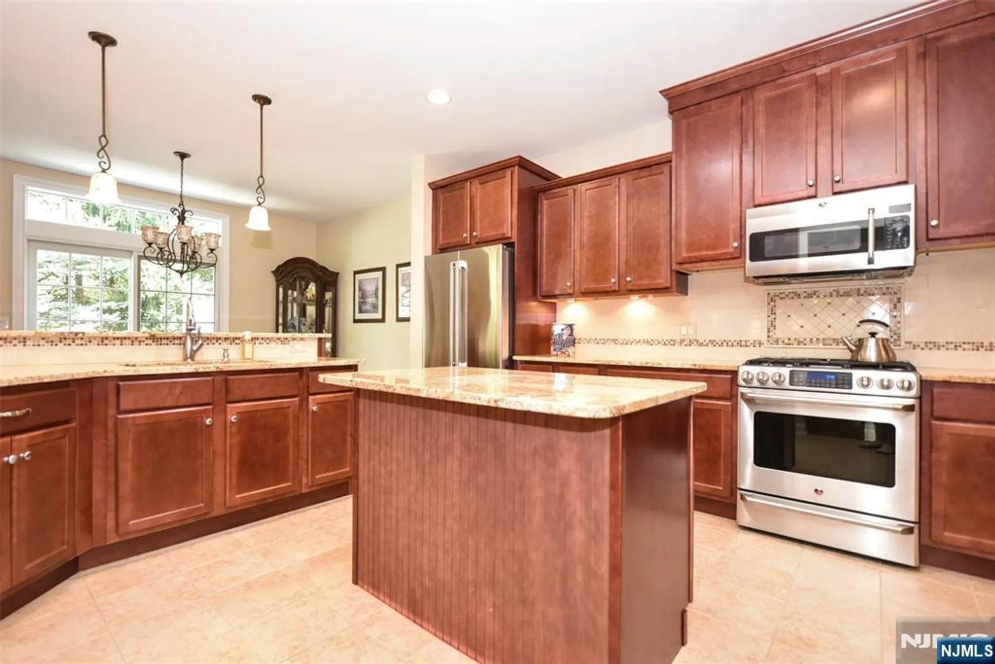 Property Slideshow image 20 of 38 | 45 windsor ln, Ramsey, NJ, 07446