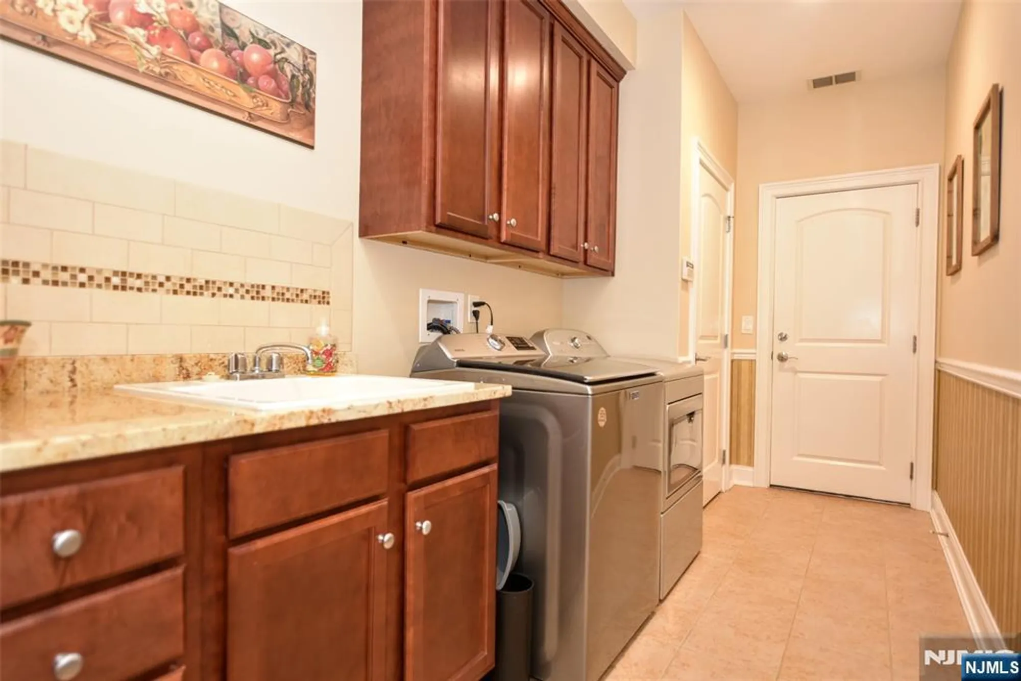 Property Slideshow image 21 of 38 | 45 windsor ln, Ramsey, NJ, 07446