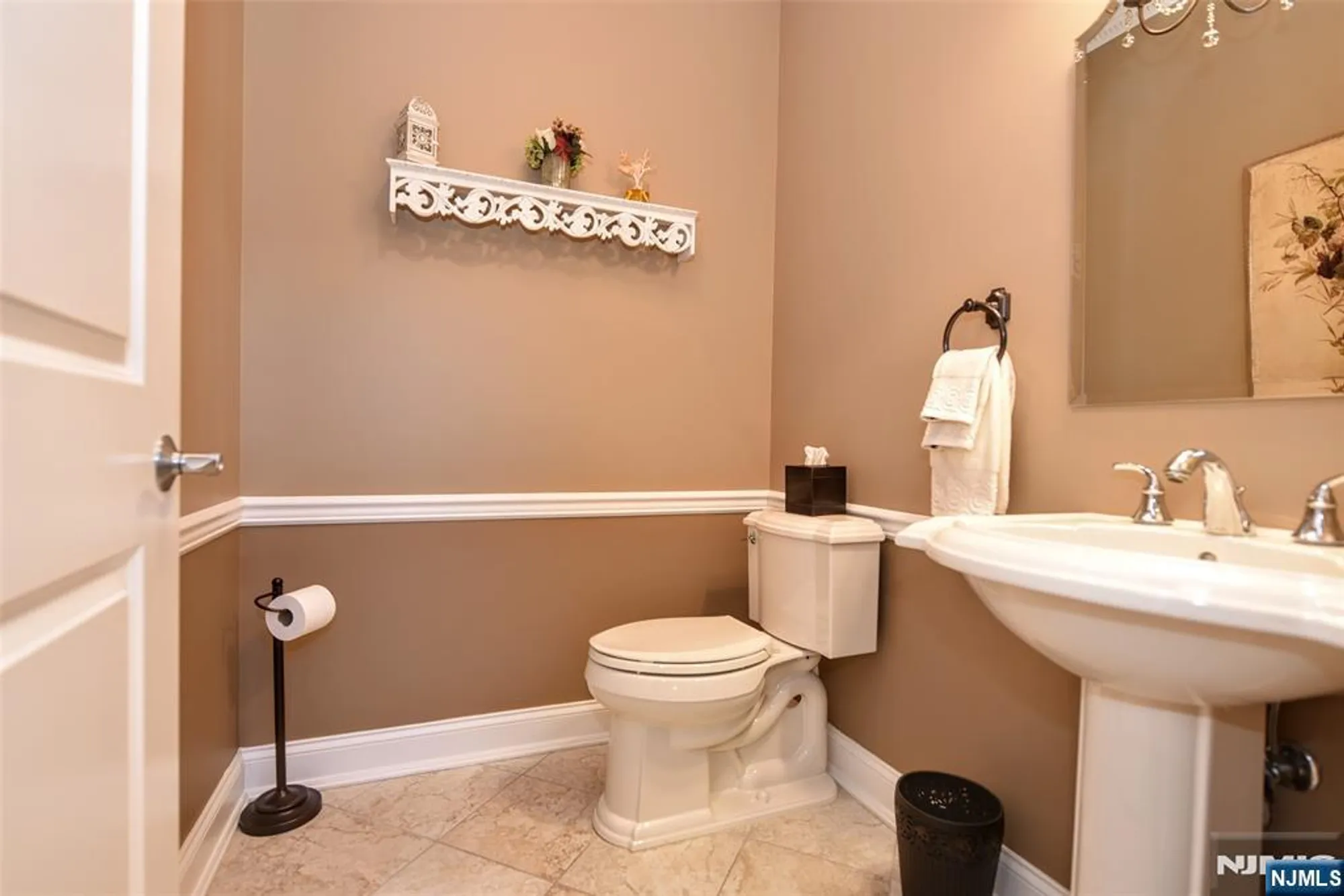Property Slideshow image 22 of 38 | 45 windsor ln, Ramsey, NJ, 07446