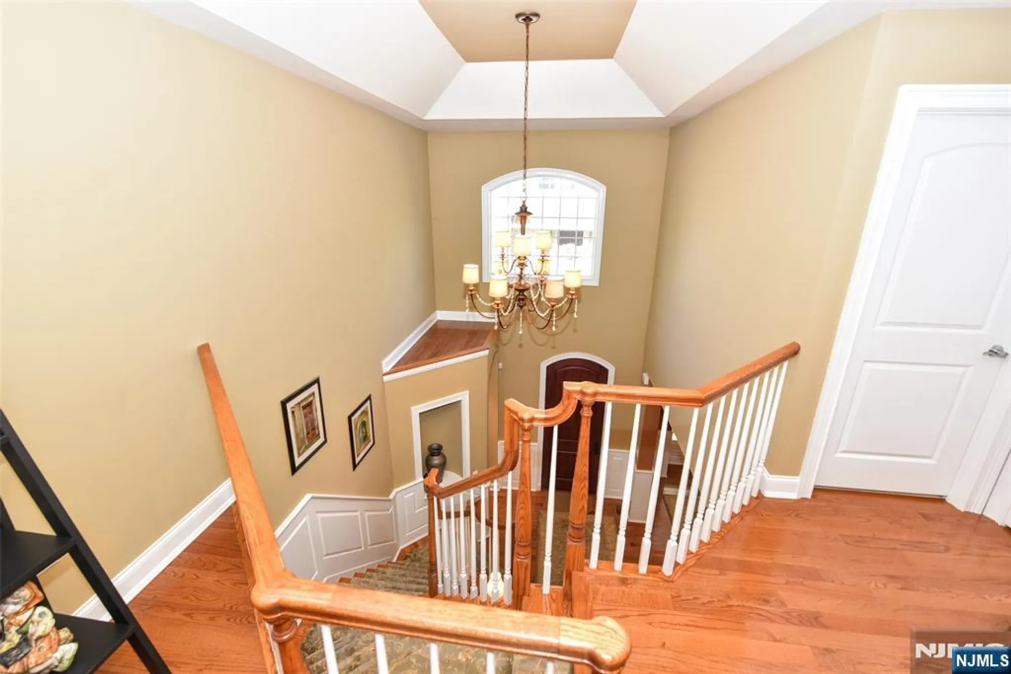 Property Slideshow image 29 of 38 | 45 windsor ln, Ramsey, NJ, 07446