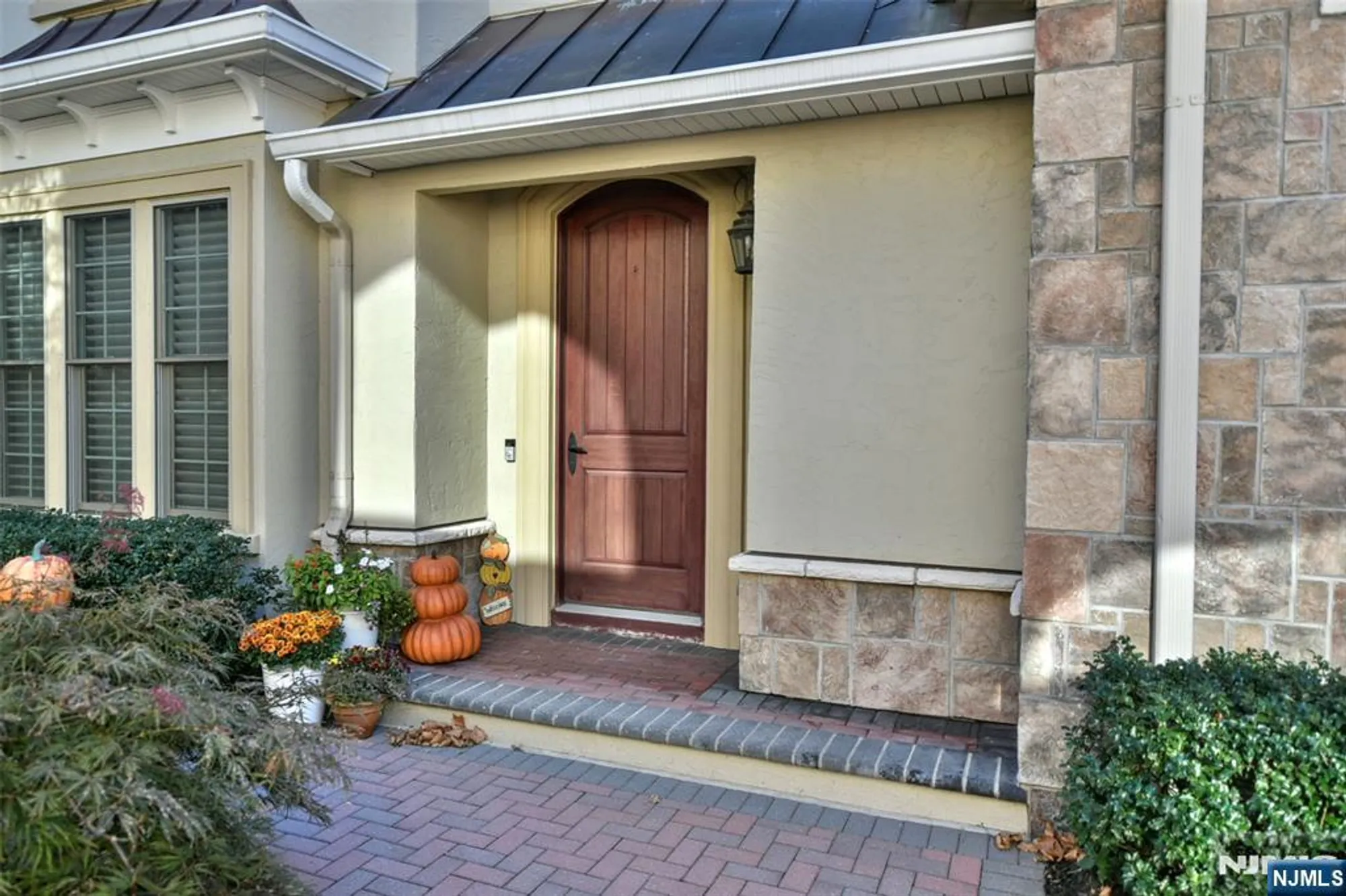 Property Slideshow image 4 of 38 | 45 windsor ln, Ramsey, NJ, 07446