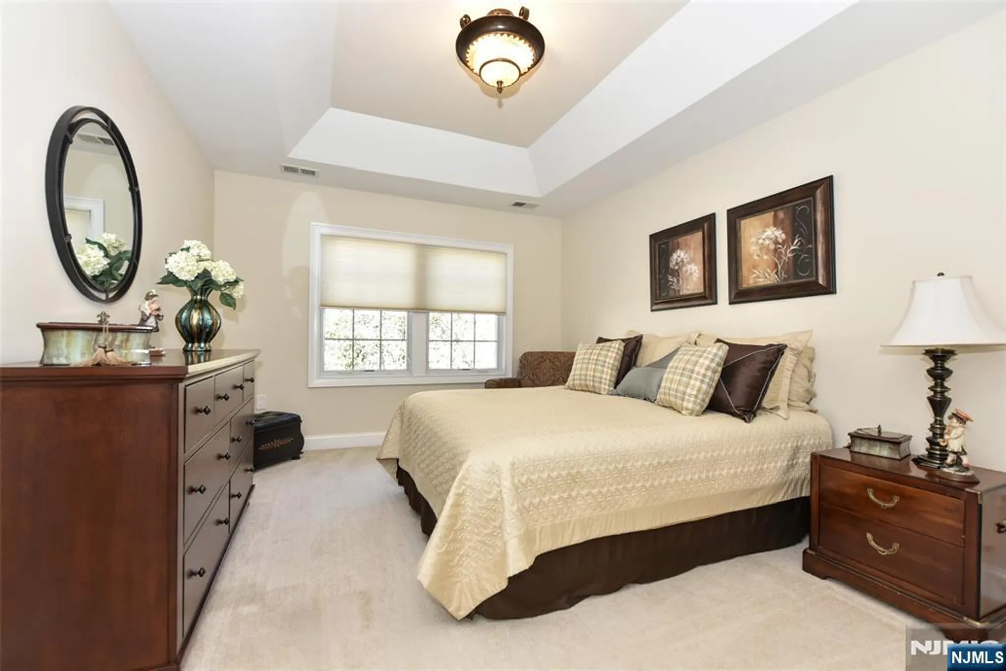 Property Slideshow image 31 of 38 | 45 windsor ln, Ramsey, NJ, 07446