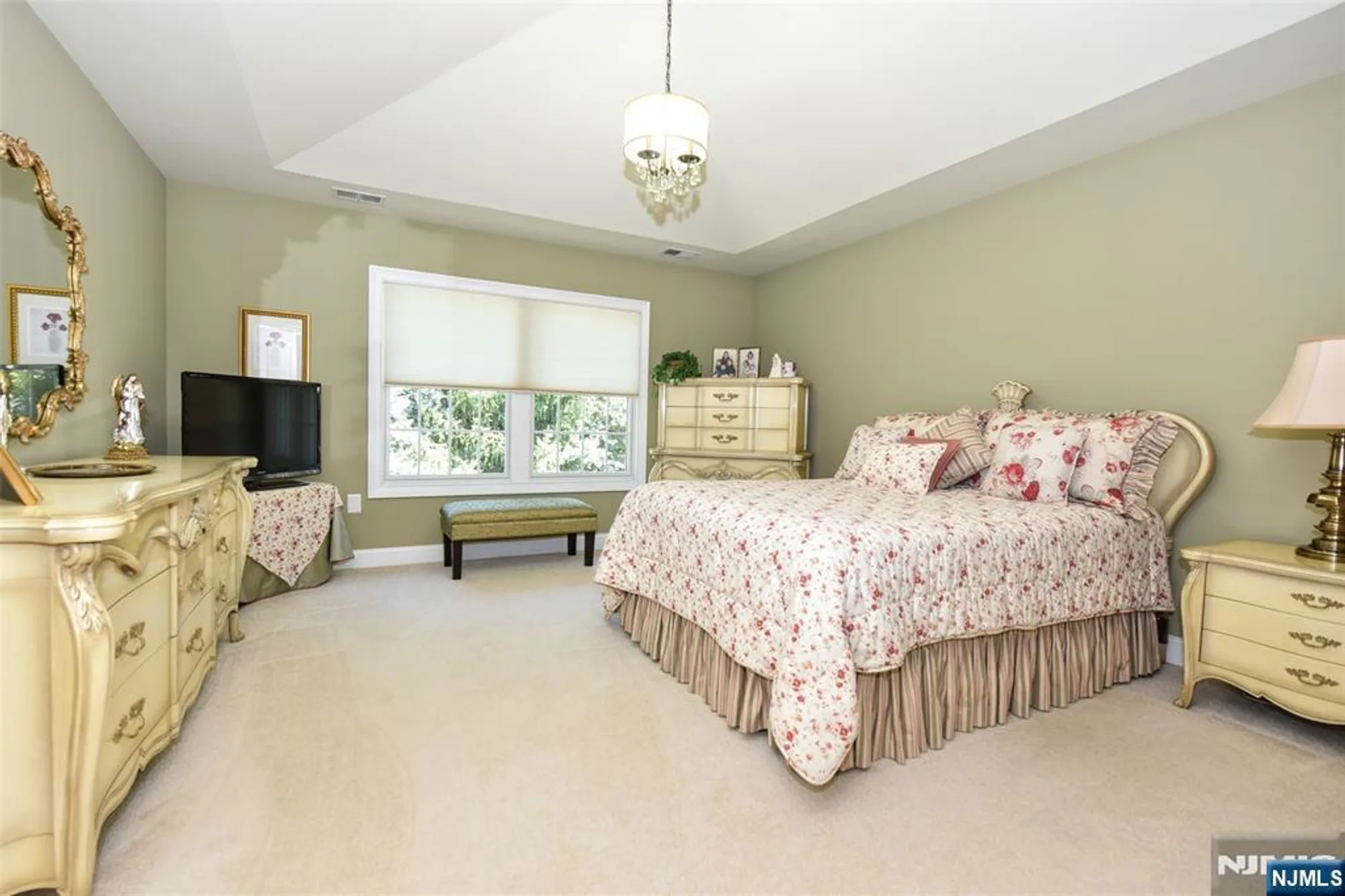 Property Slideshow image 32 of 38 | 45 windsor ln, Ramsey, NJ, 07446