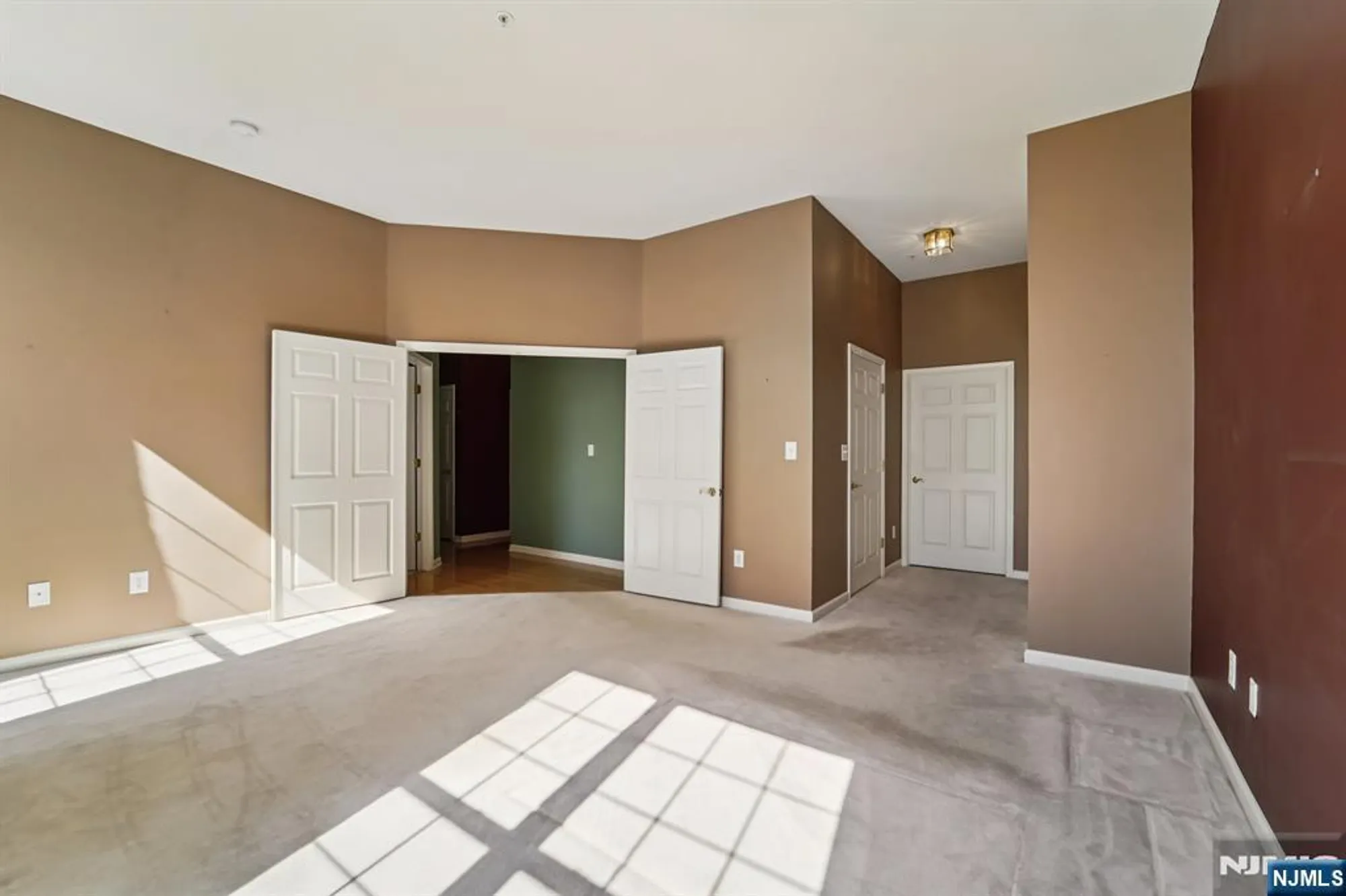 Property Slideshow image 12 of 38 | 801 four seasons dr, Wayne, NJ, 07470