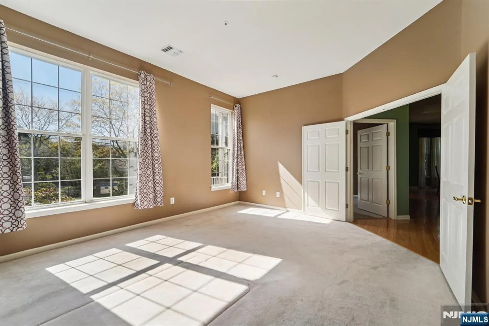 Property Slideshow image 15 of 38 | 801 four seasons dr, Wayne, NJ, 07470