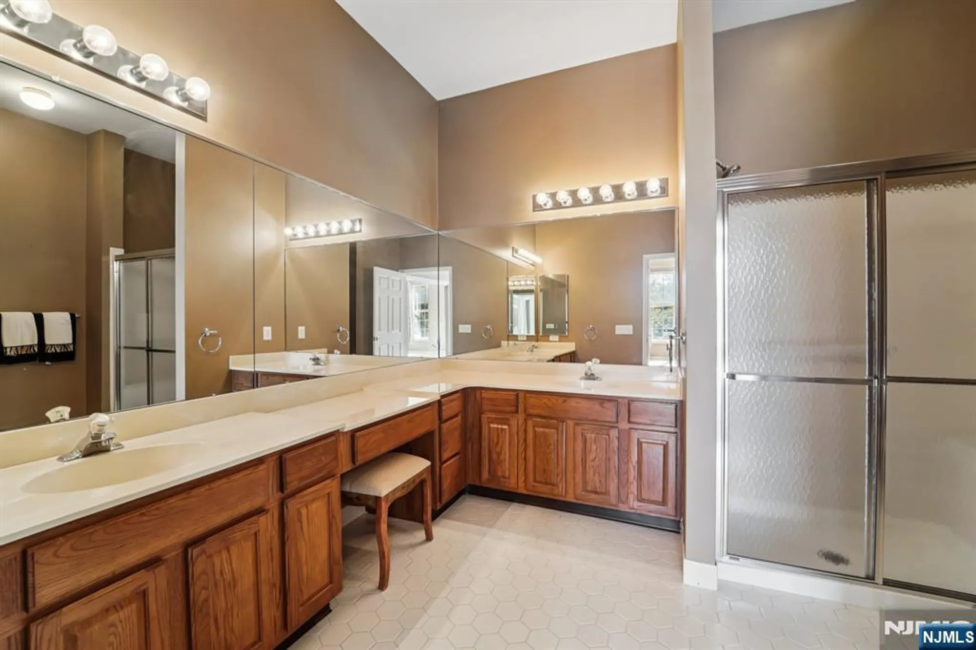 Property Slideshow image 17 of 38 | 801 four seasons dr, Wayne, NJ, 07470