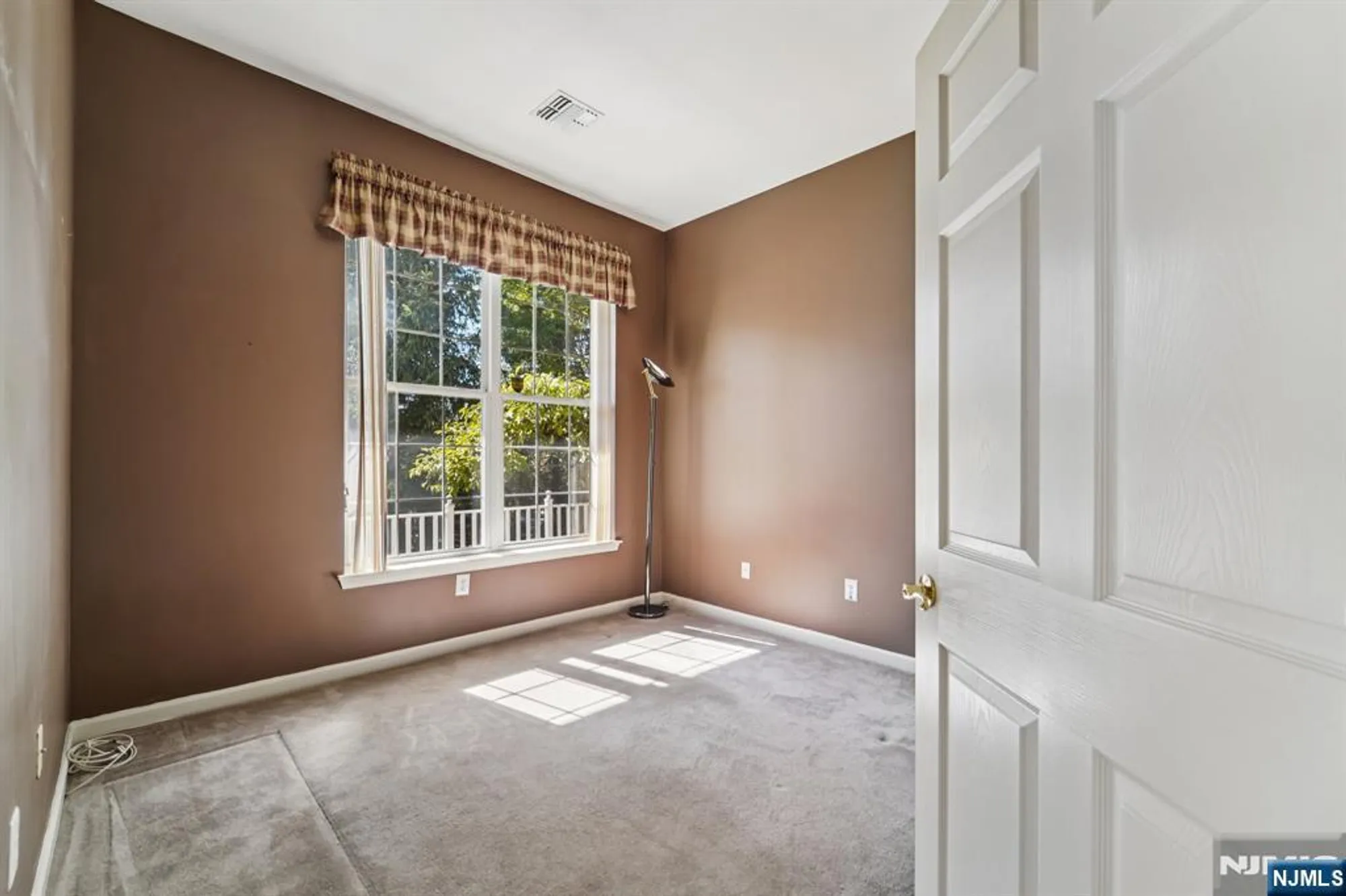 Property Slideshow image 18 of 38 | 801 four seasons dr, Wayne, NJ, 07470