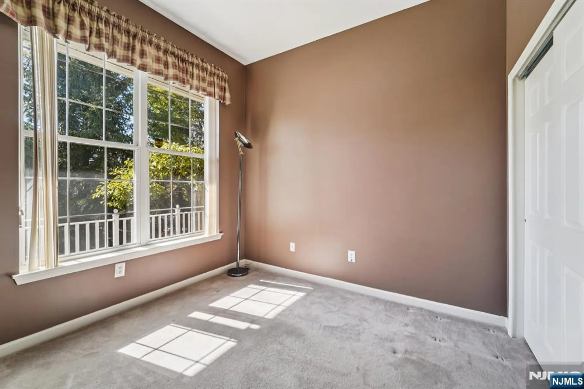 Property Slideshow image 19 of 38 | 801 four seasons dr, Wayne, NJ, 07470