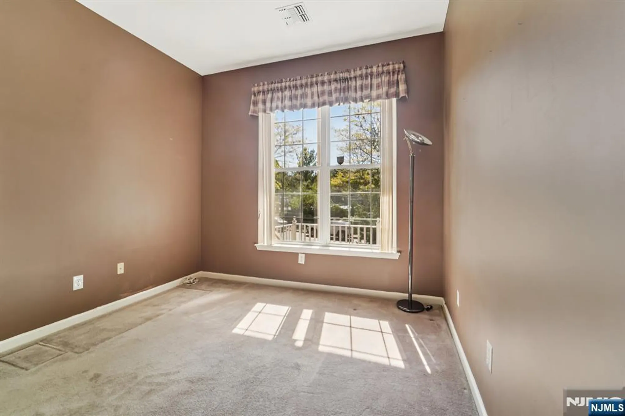 Property Slideshow image 20 of 38 | 801 four seasons dr, Wayne, NJ, 07470