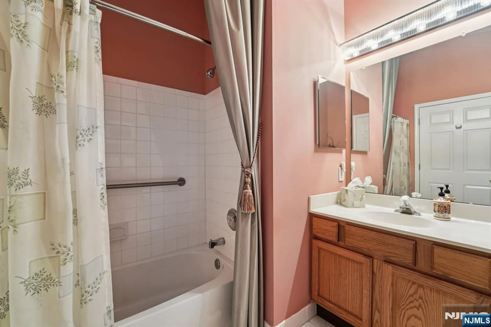 Property Slideshow image 21 of 38 | 801 four seasons dr, Wayne, NJ, 07470