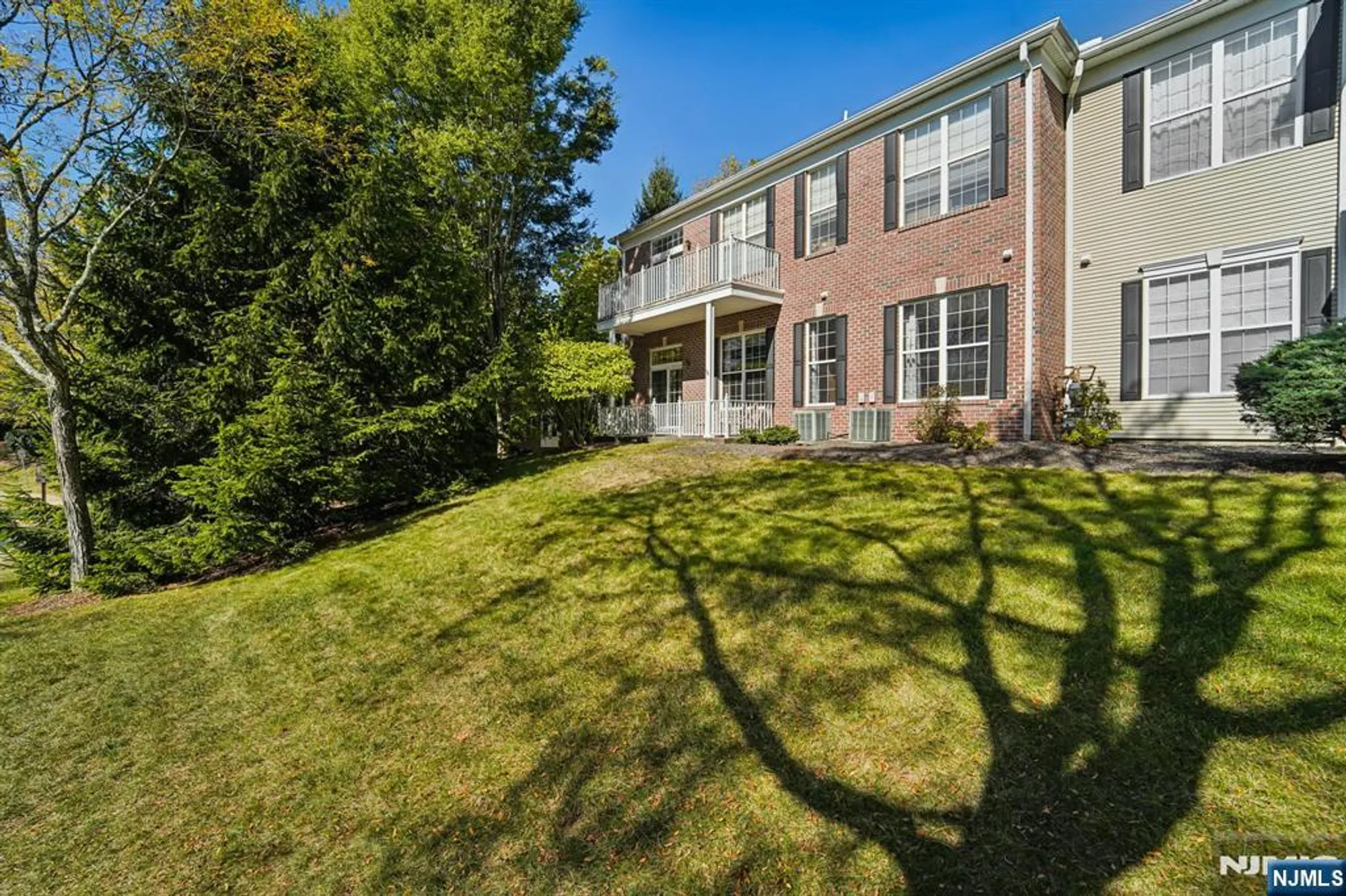 Property Slideshow image 27 of 38 | 801 four seasons dr, Wayne, NJ, 07470