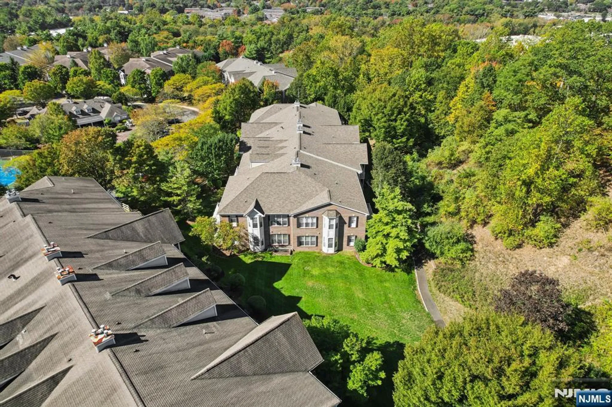 Property Slideshow image 31 of 38 | 801 four seasons dr, Wayne, NJ, 07470