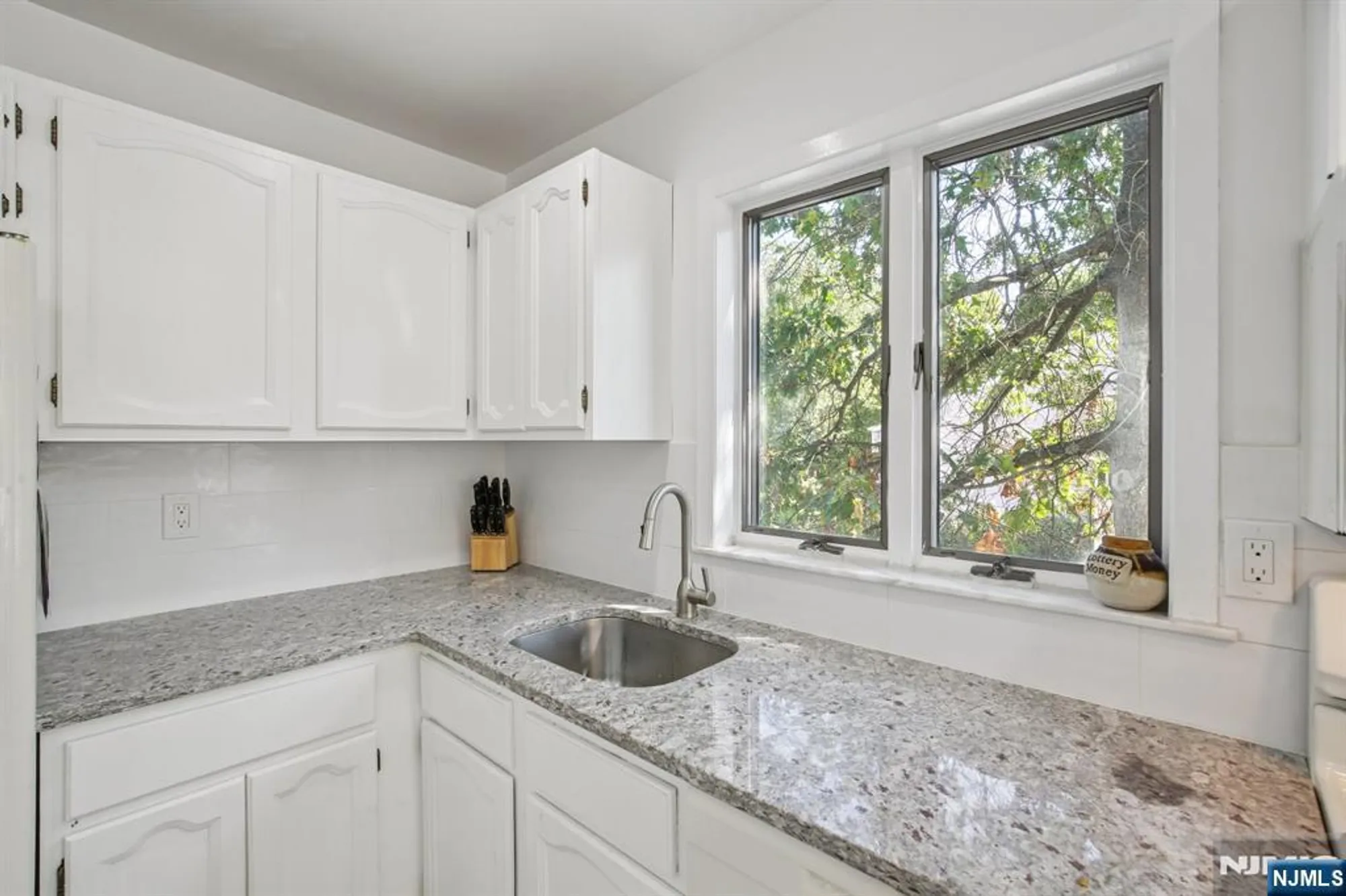 Property Slideshow image 11 of 27 | 136 changebridge rd b8, Montville, NJ, 07045