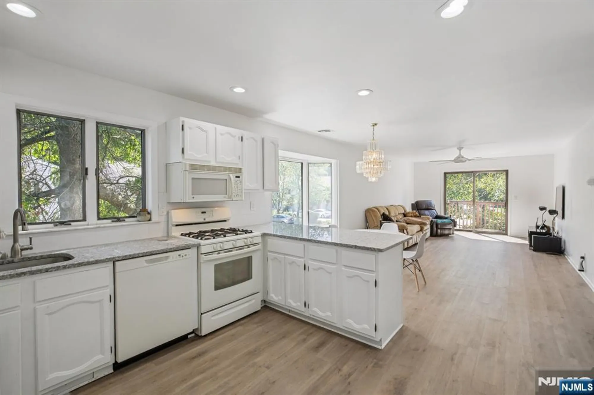 Property Slideshow image 12 of 27 | 136 changebridge rd b8, Montville, NJ, 07045