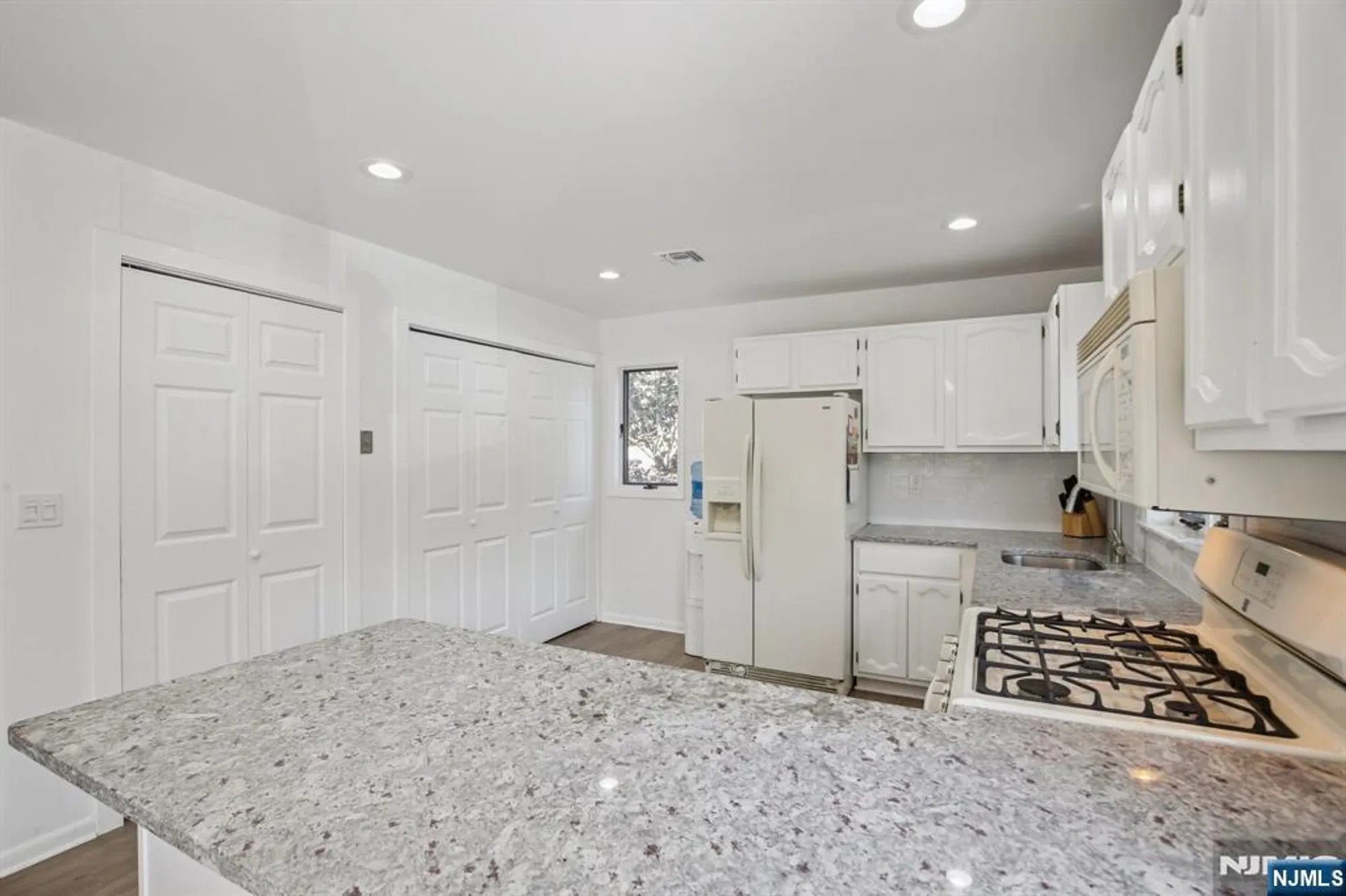 Property Slideshow image 14 of 27 | 136 changebridge rd b8, Montville, NJ, 07045